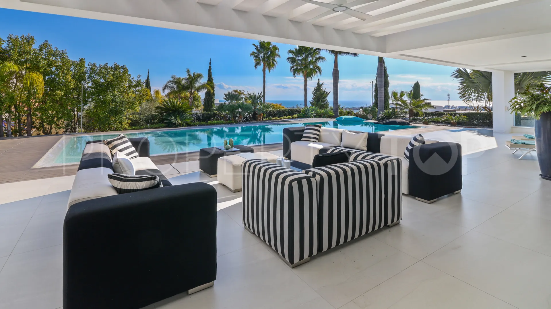 Villa for sale in Los Flamingos with 6 bedrooms