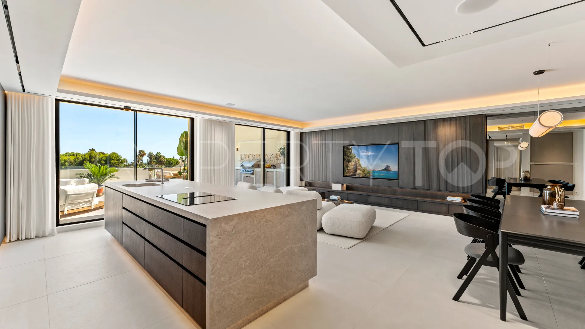 For sale penthouse in Condado de Sierra Blanca with 4 bedrooms