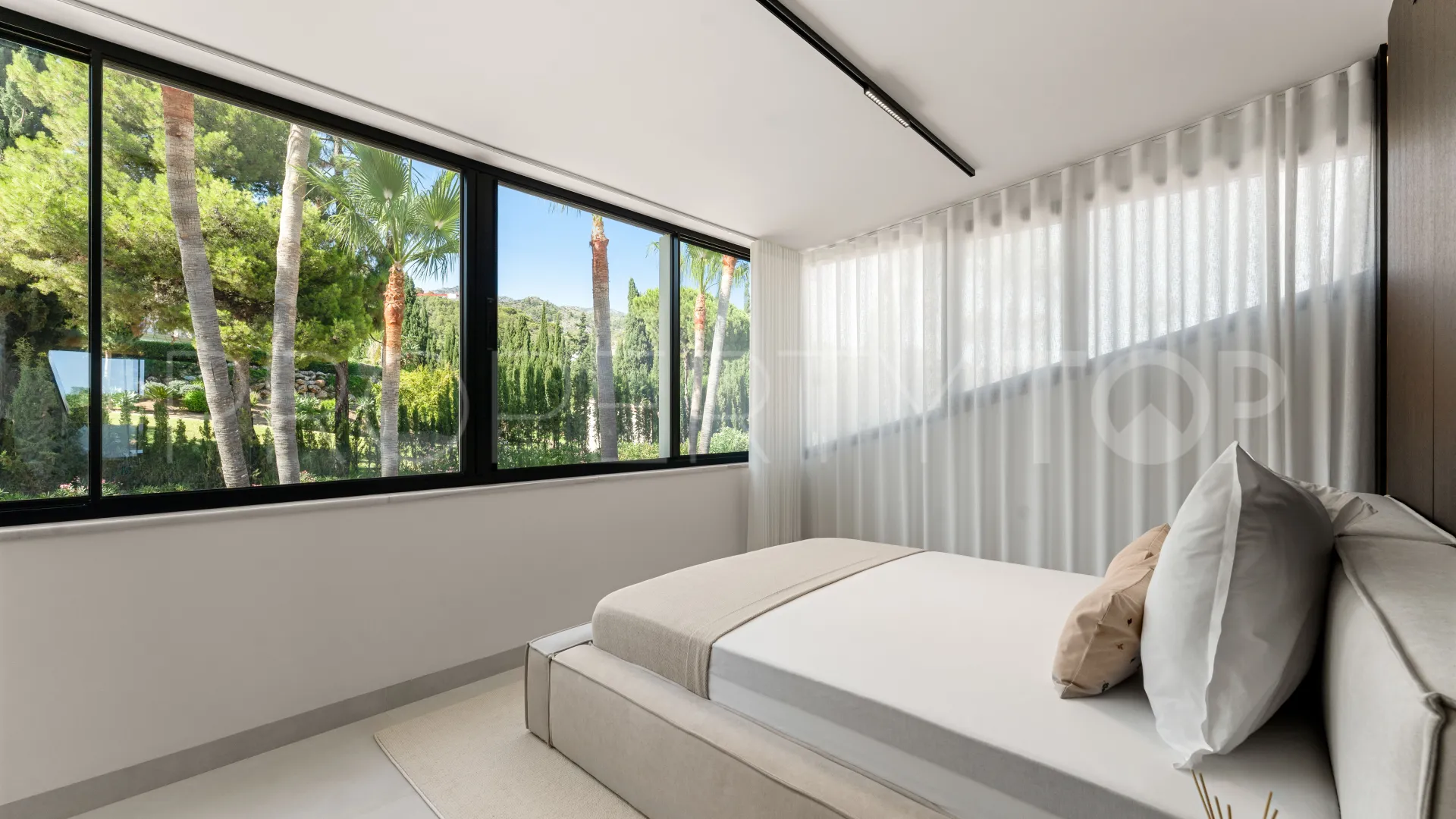 For sale penthouse in Condado de Sierra Blanca with 4 bedrooms