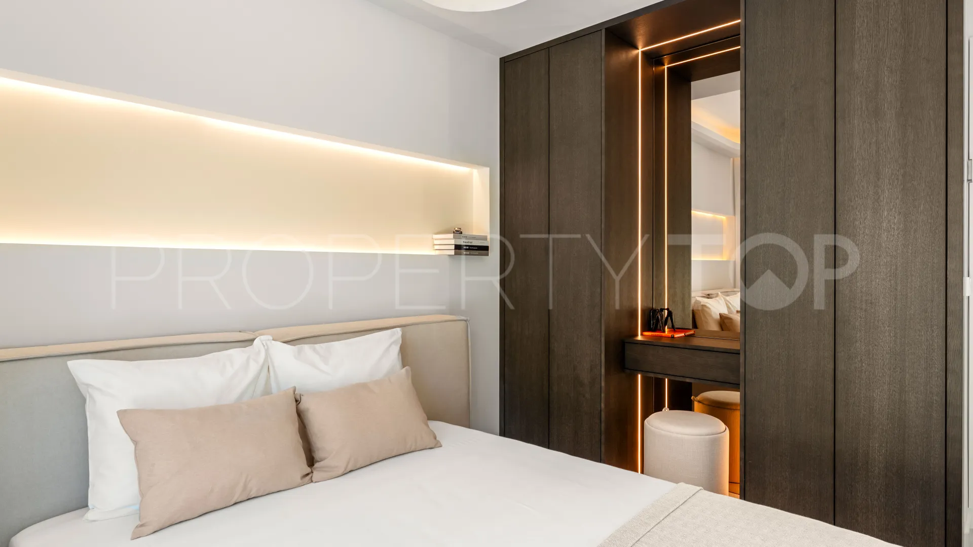 For sale penthouse in Condado de Sierra Blanca with 4 bedrooms