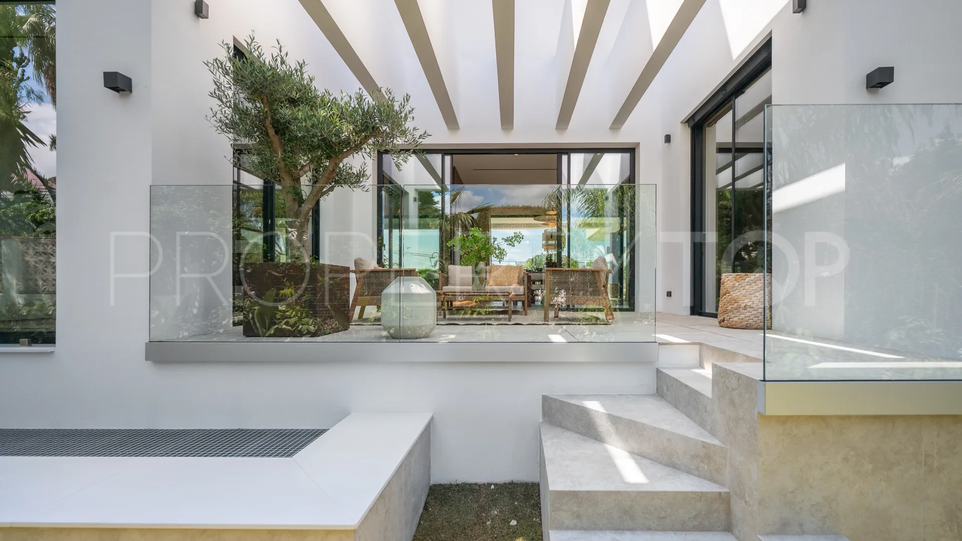 Marbesa 6 bedrooms villa for sale