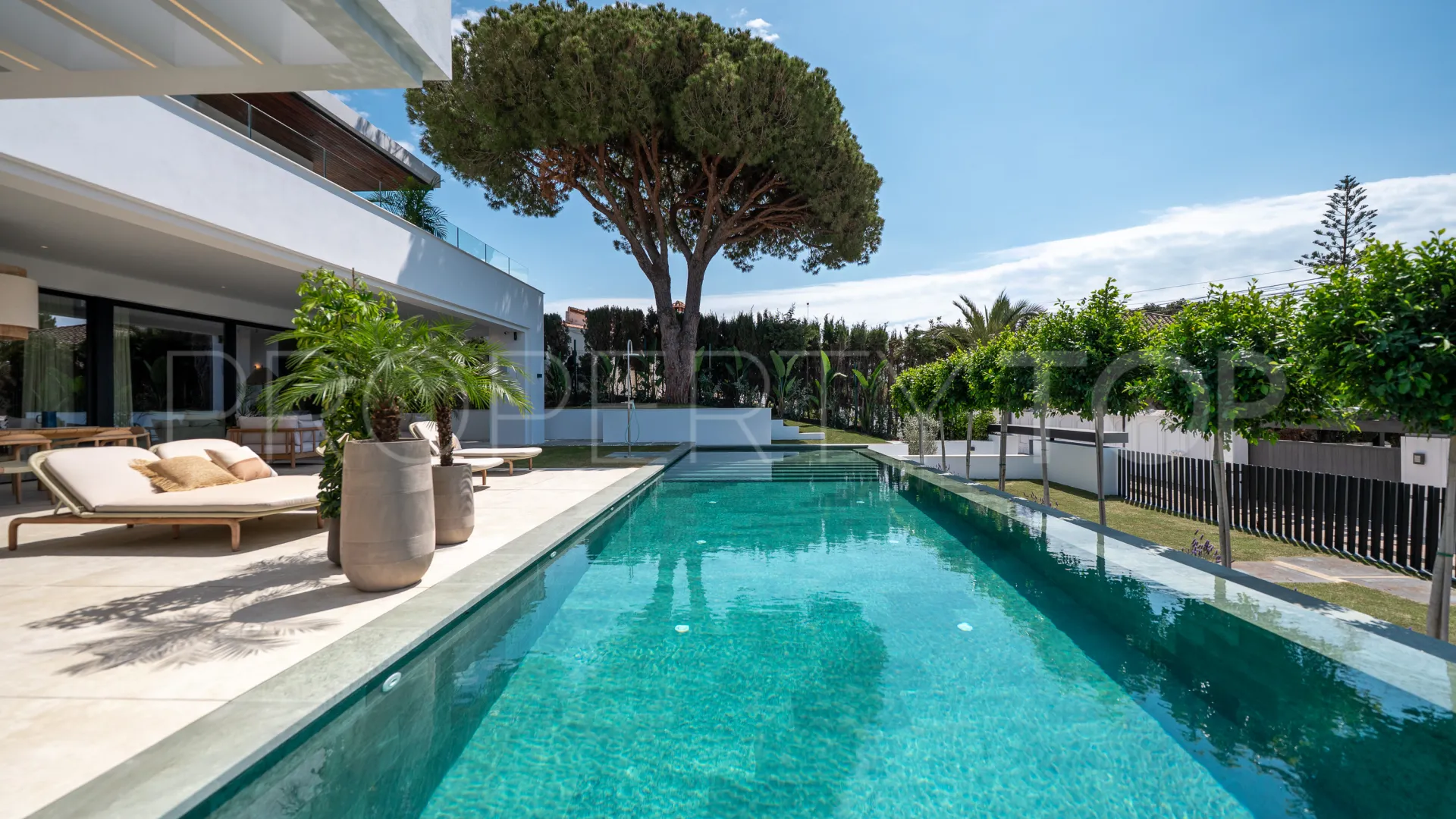 Marbesa 6 bedrooms villa for sale