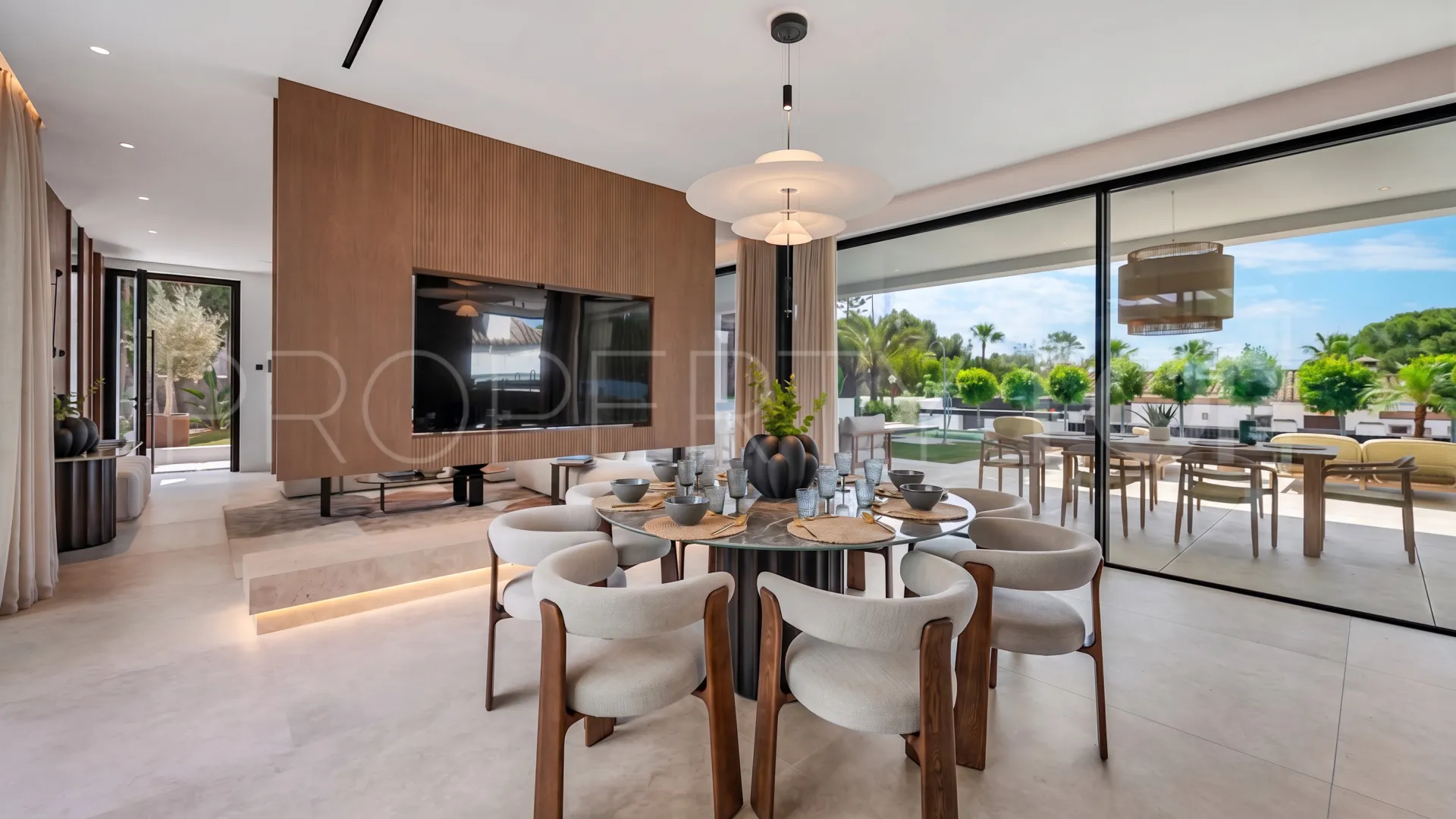 Marbesa 6 bedrooms villa for sale