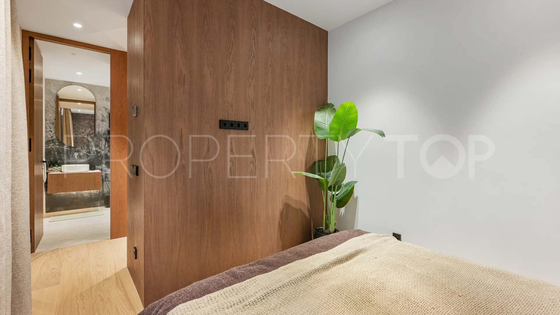 Marbesa 6 bedrooms villa for sale