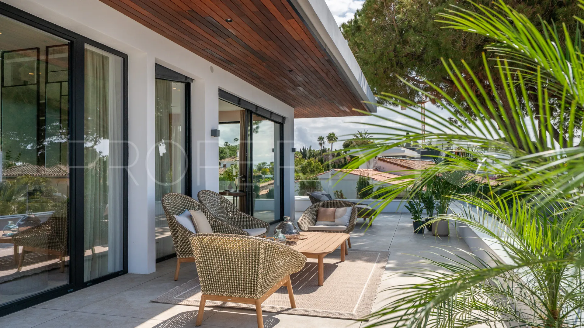 Marbesa 6 bedrooms villa for sale