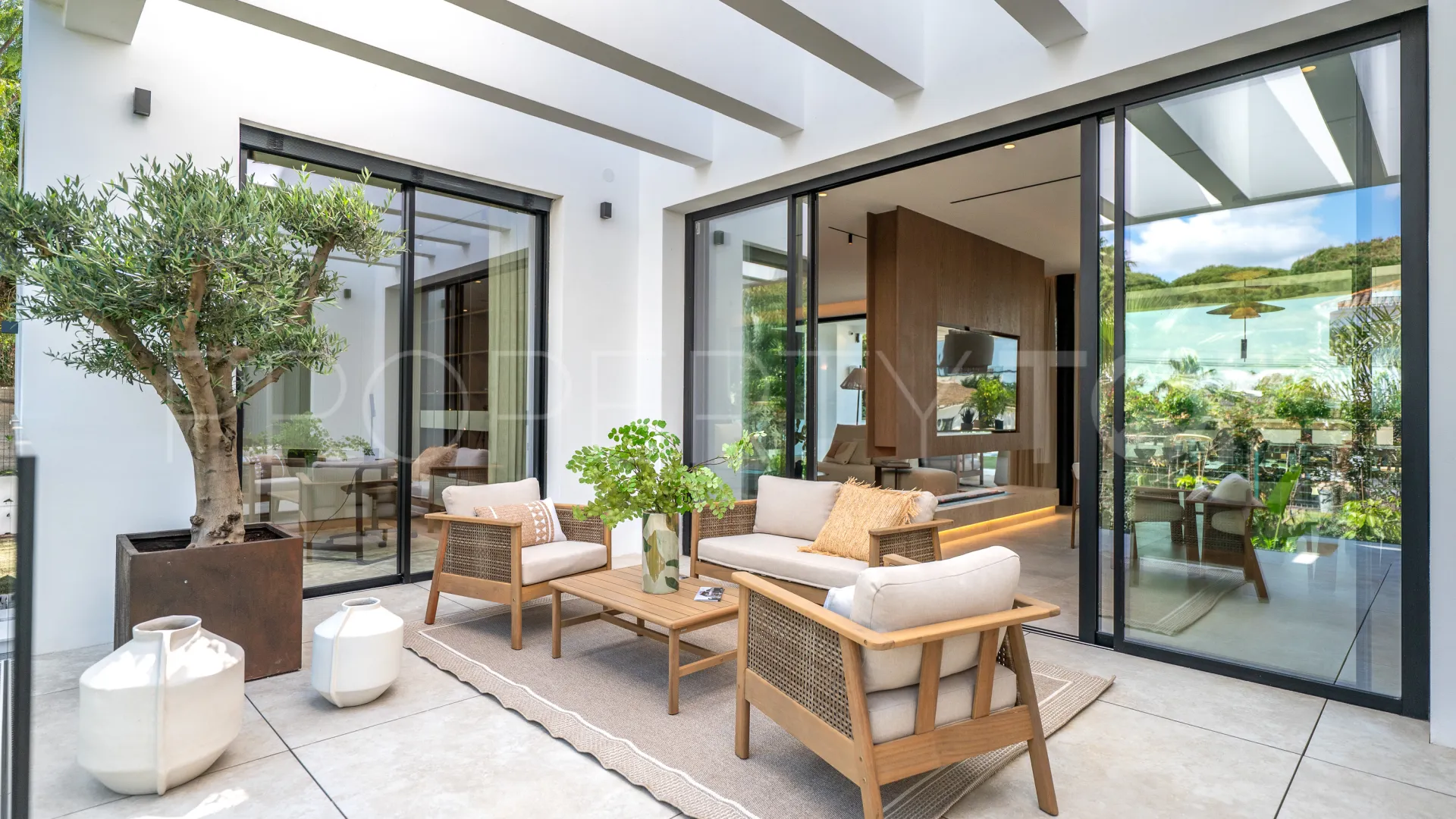 Marbesa 6 bedrooms villa for sale