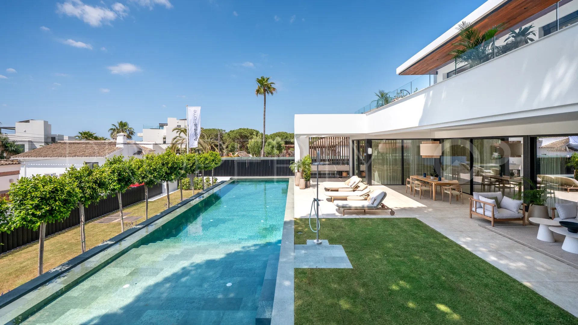 Marbesa 6 bedrooms villa for sale