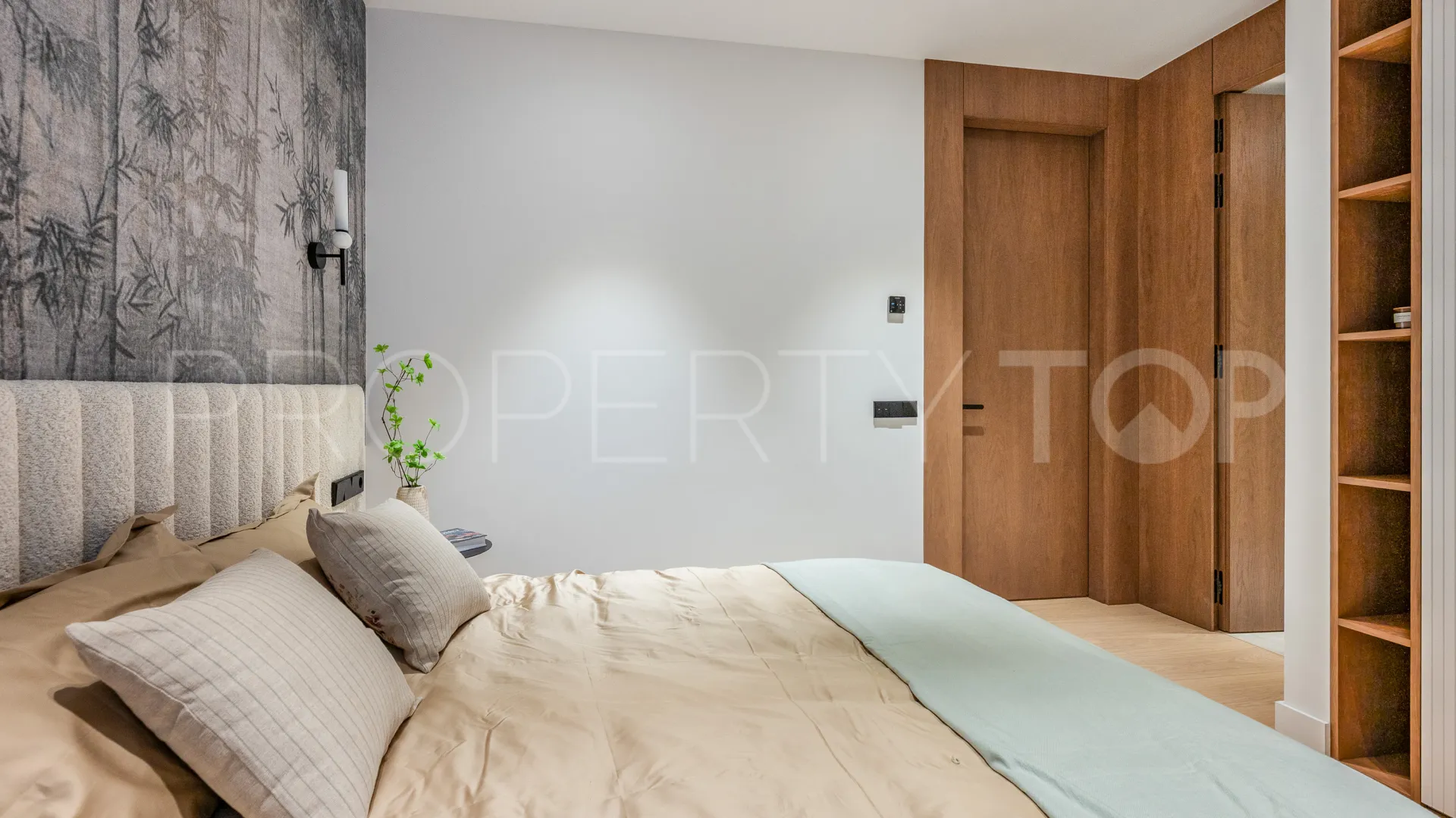 Marbesa 6 bedrooms villa for sale