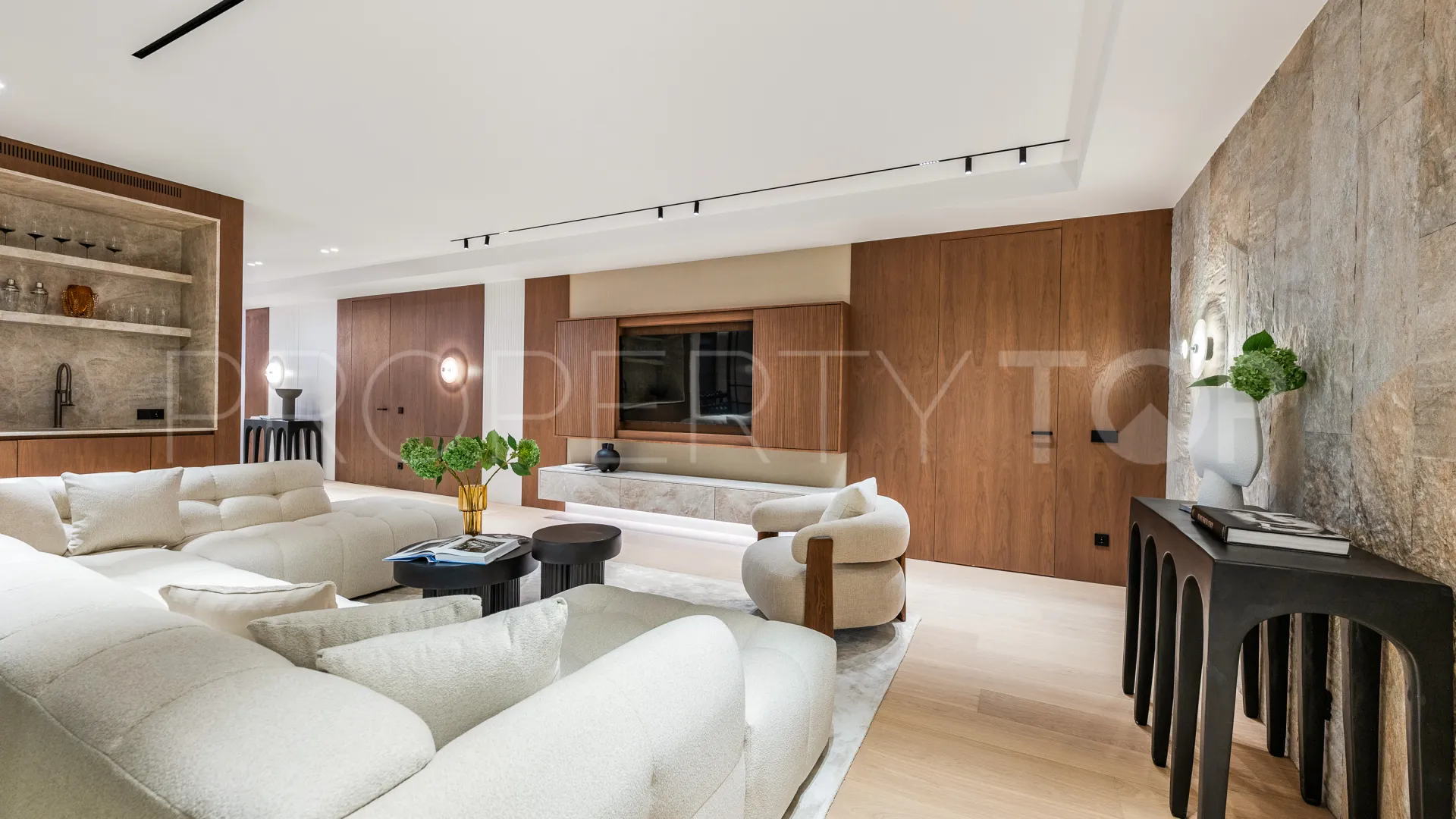 Marbesa 6 bedrooms villa for sale