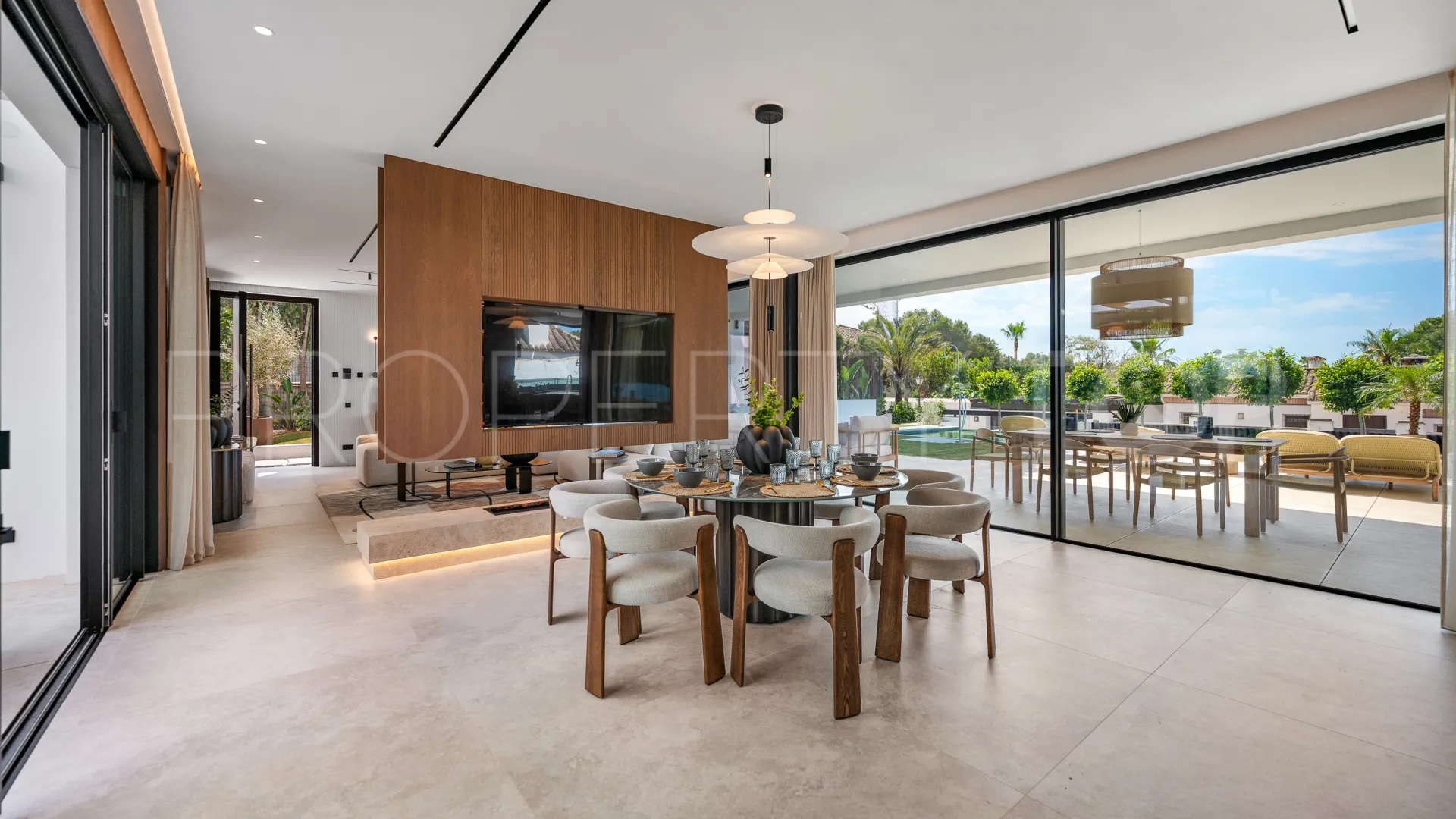Marbesa 6 bedrooms villa for sale