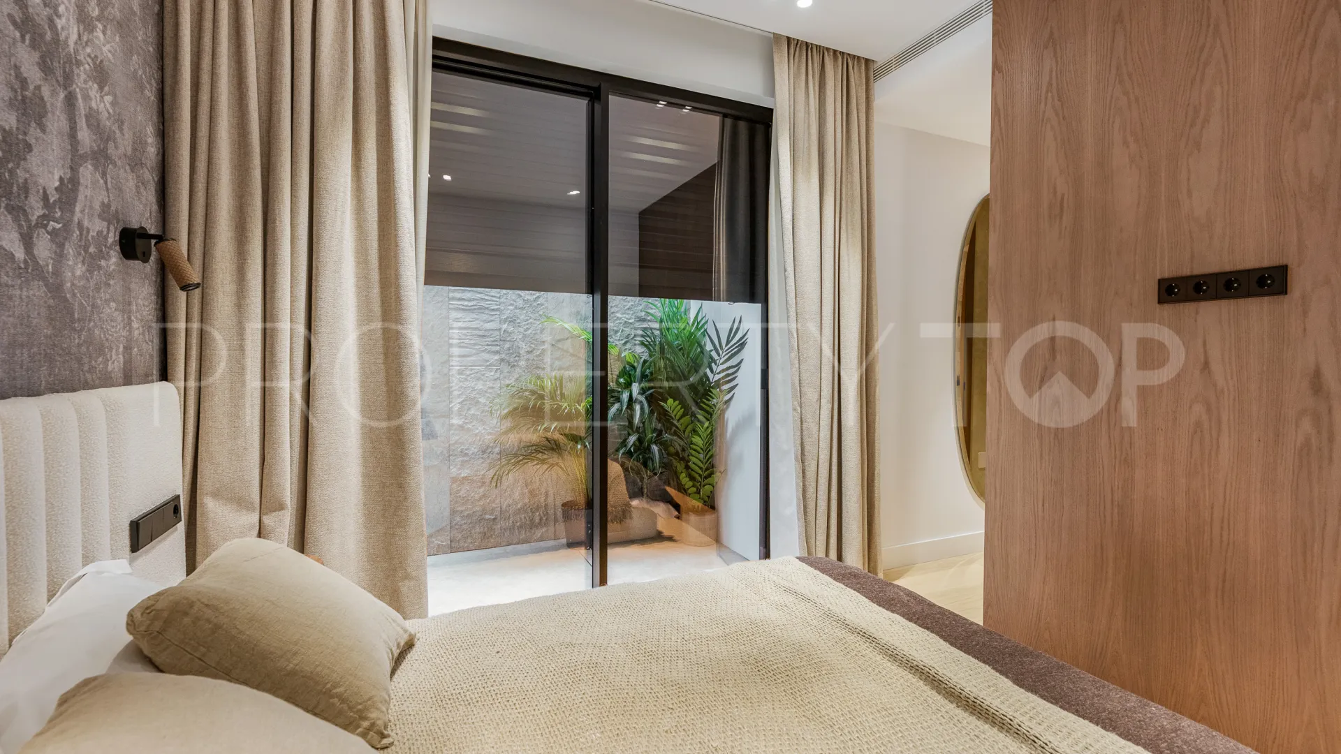 Marbesa 6 bedrooms villa for sale
