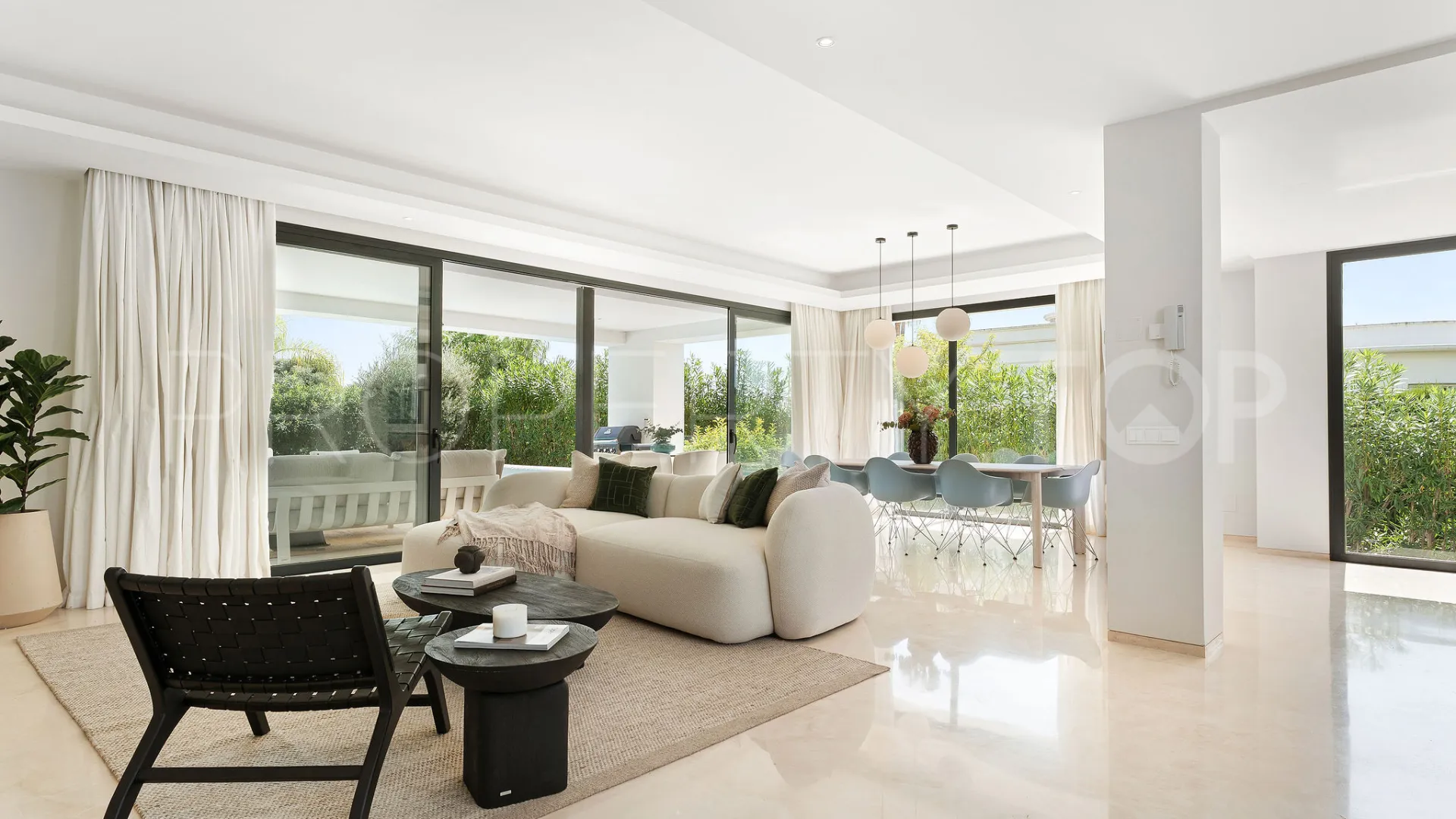 Villa en venta en Los Olivos del Paraiso de 5 dormitorios