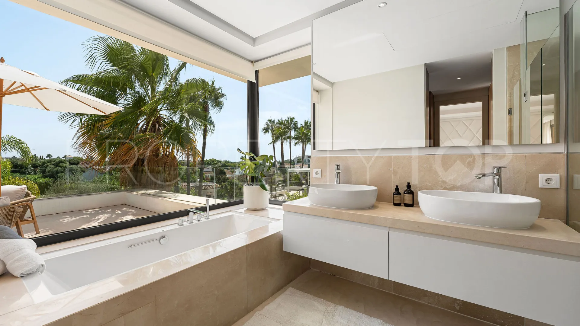 Villa en venta en Los Olivos del Paraiso de 5 dormitorios