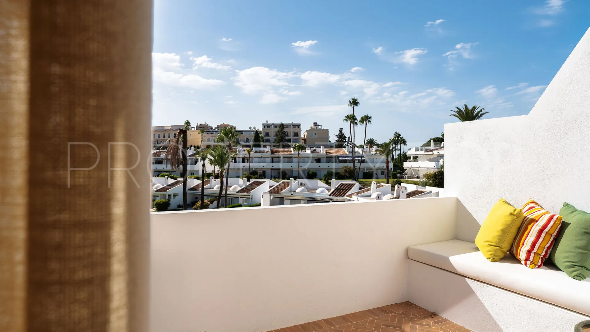 Se vende atico duplex con 2 dormitorios en Los Dragos