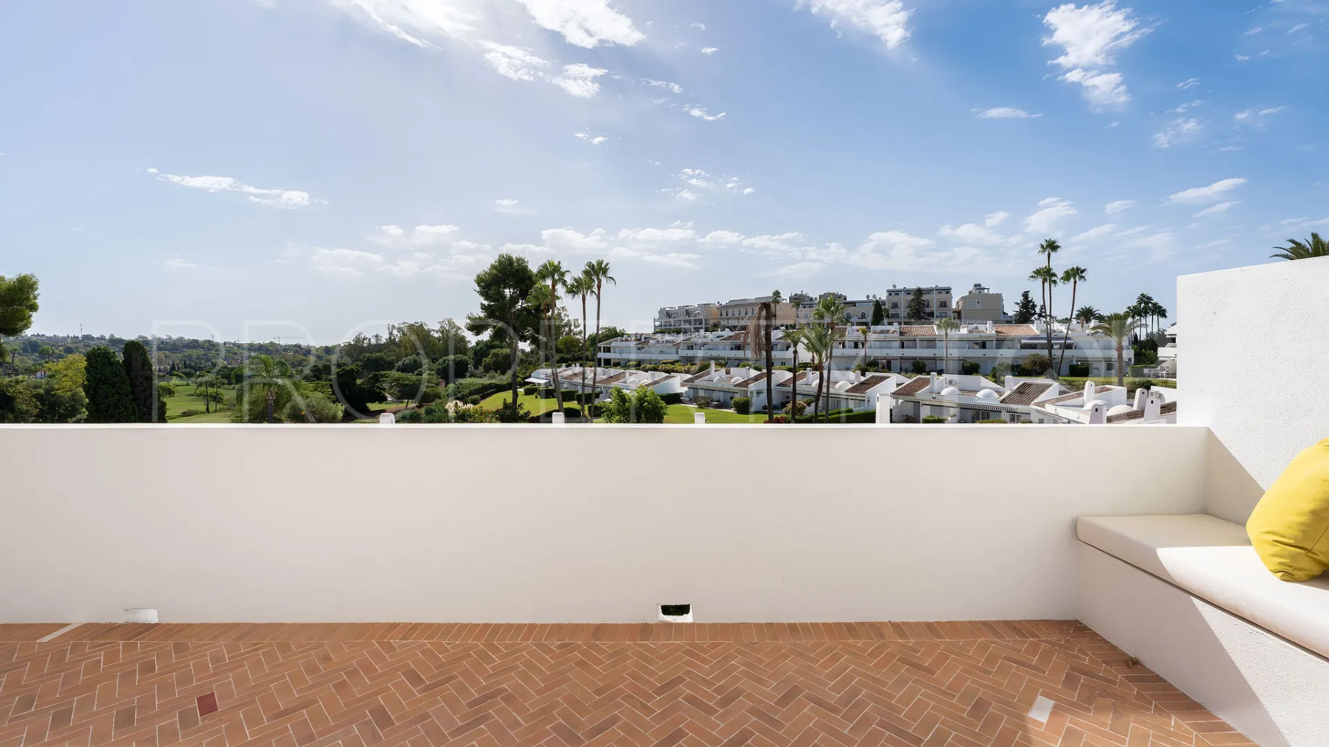 Se vende atico duplex con 2 dormitorios en Los Dragos