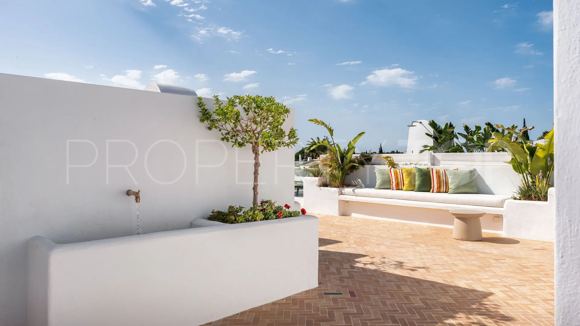 Se vende atico duplex con 2 dormitorios en Los Dragos