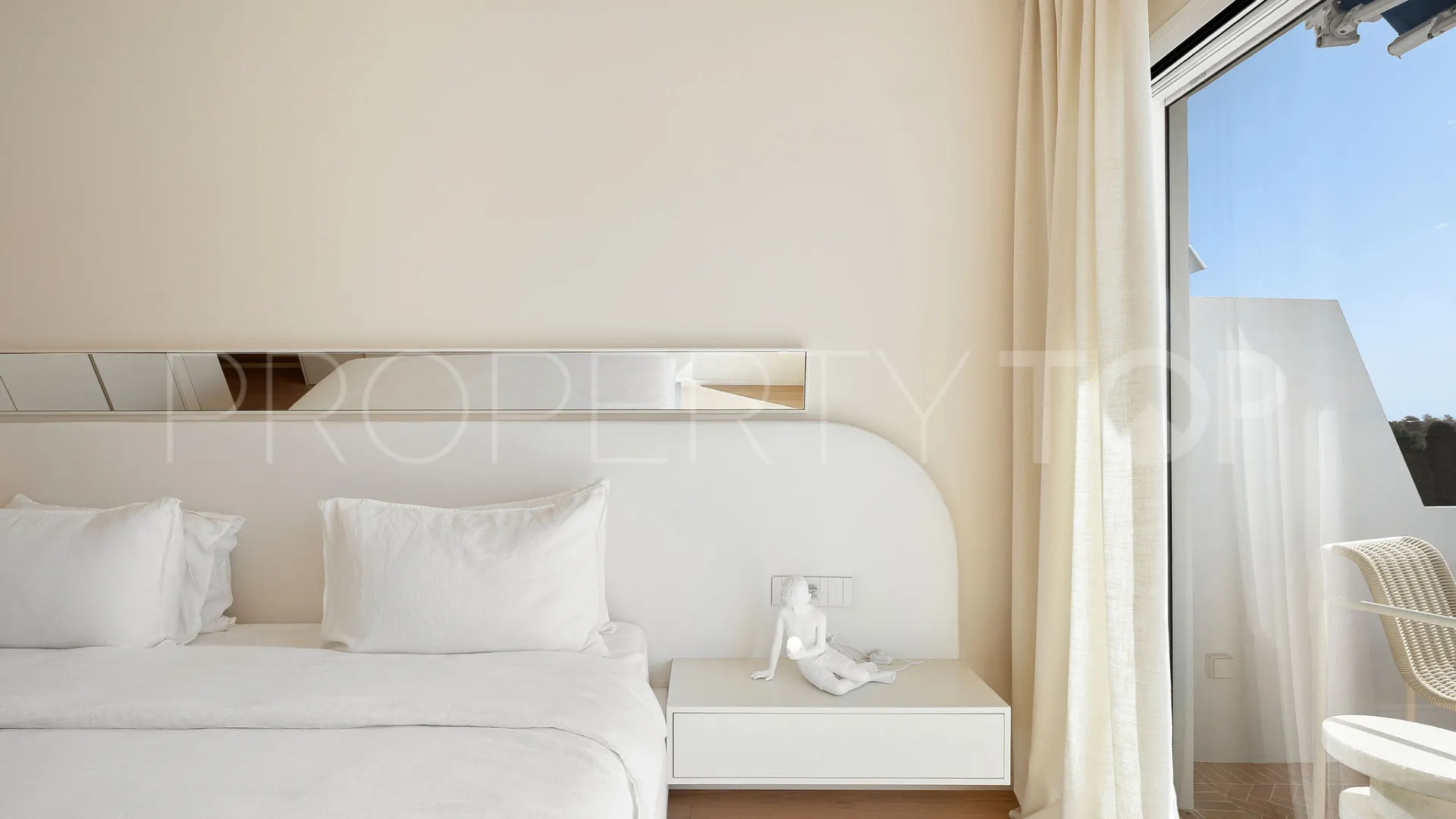 Se vende atico duplex con 2 dormitorios en Los Dragos