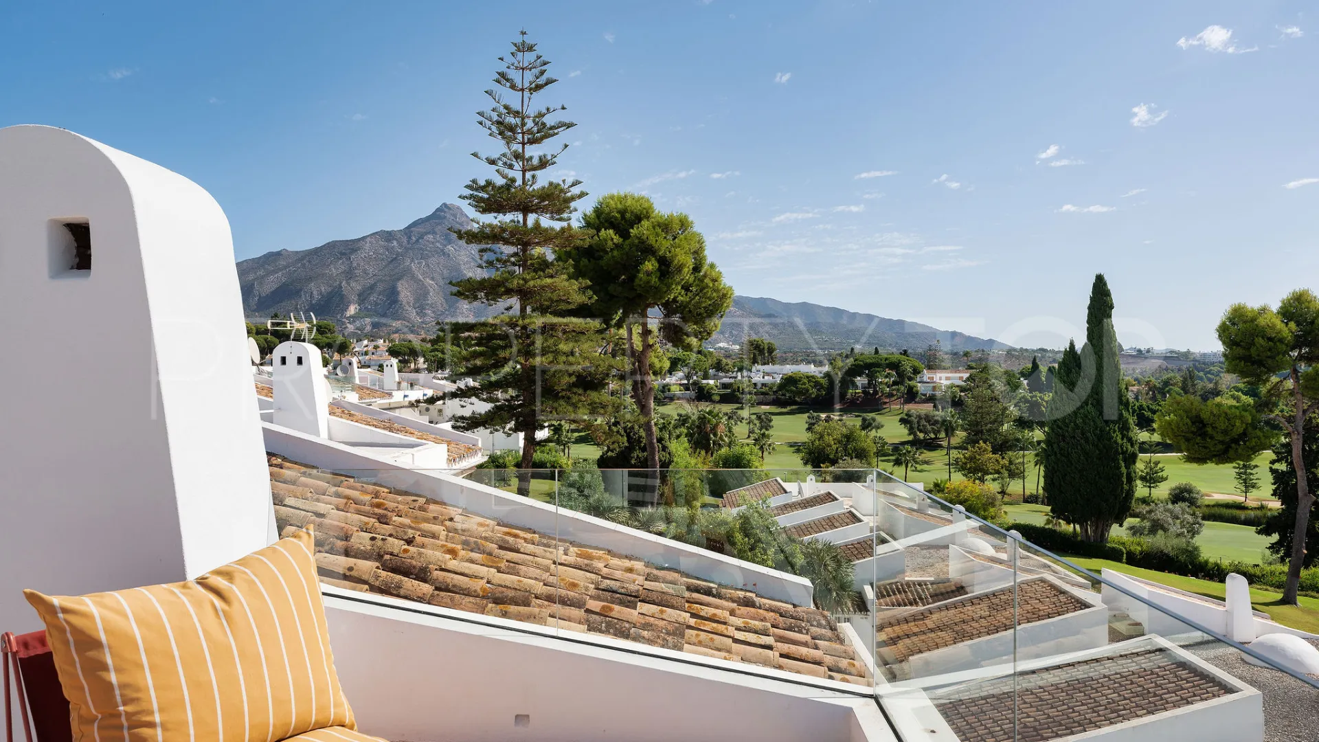 Se vende atico duplex con 2 dormitorios en Los Dragos