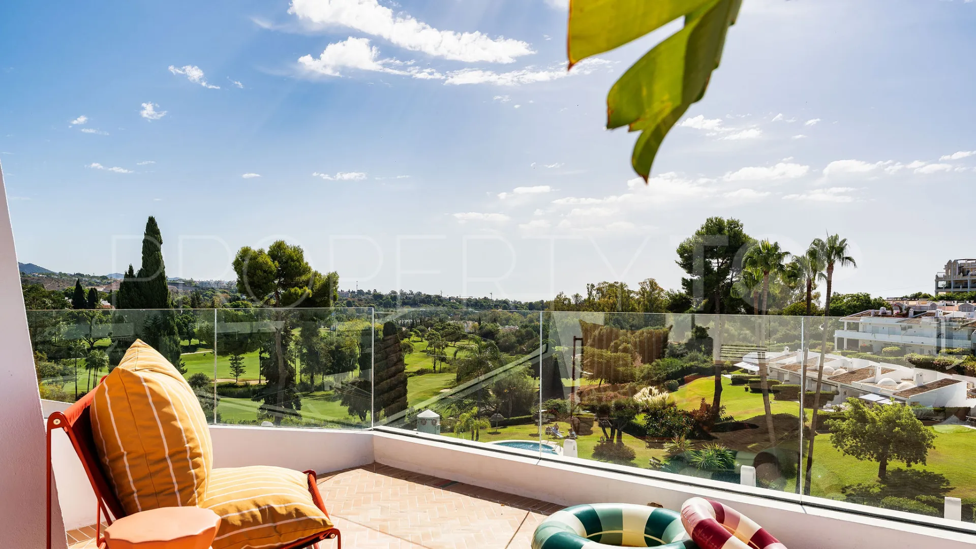 Se vende atico duplex con 2 dormitorios en Los Dragos