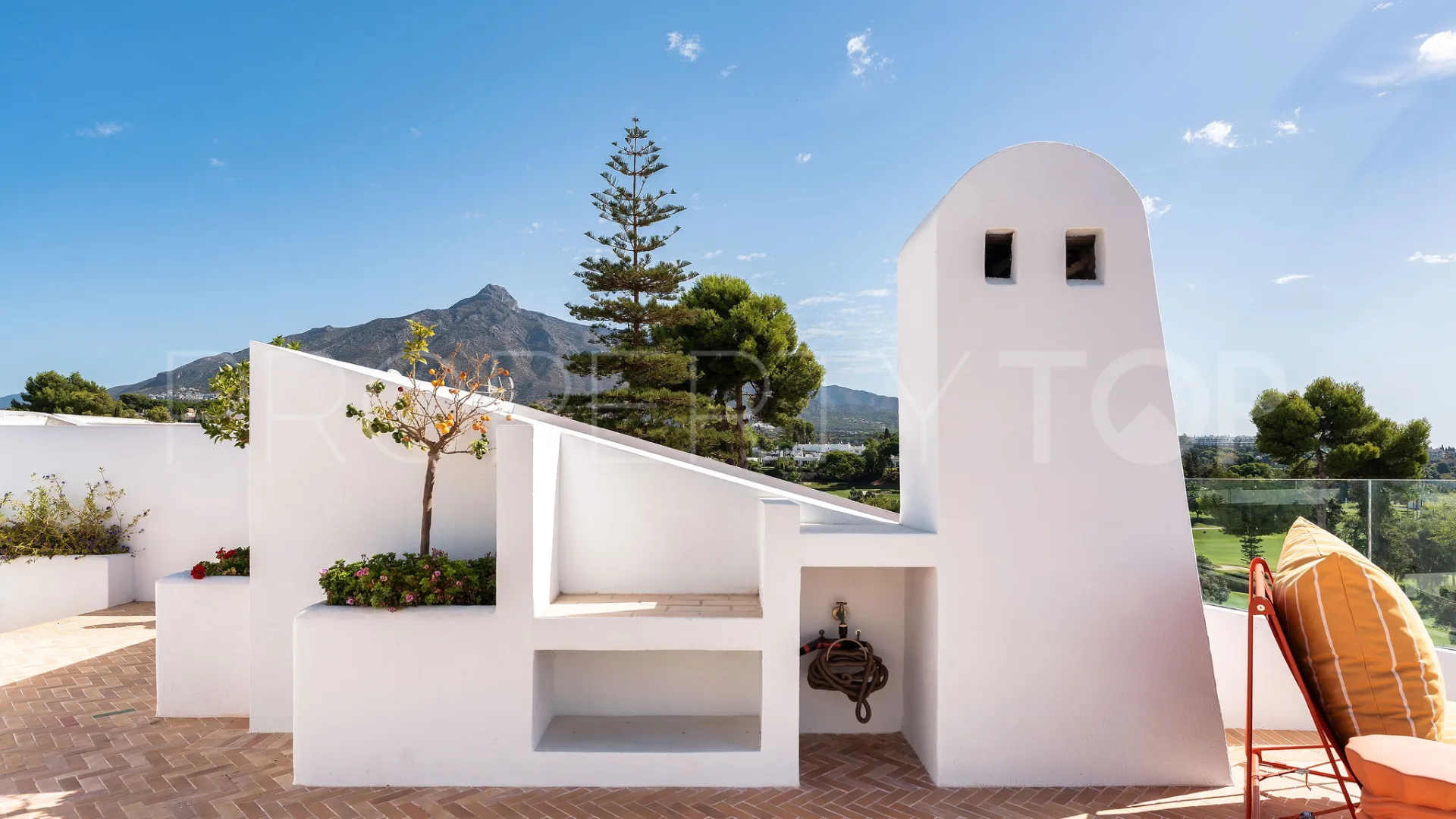 Se vende atico duplex con 2 dormitorios en Los Dragos