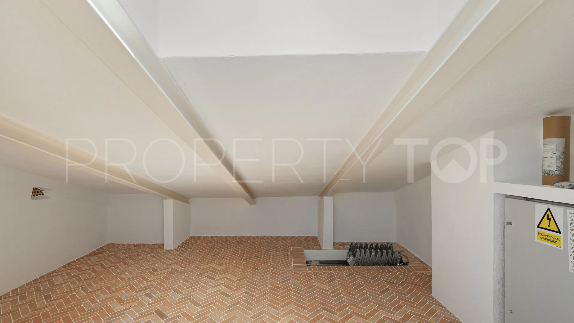 Se vende atico duplex con 2 dormitorios en Los Dragos