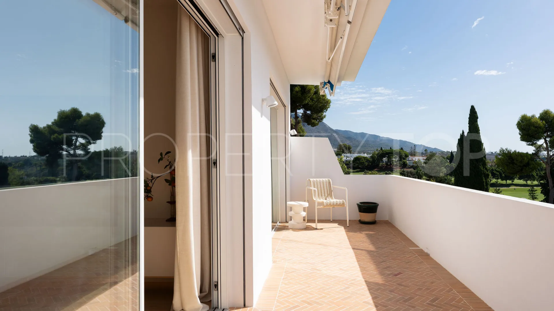 Se vende atico duplex con 2 dormitorios en Los Dragos