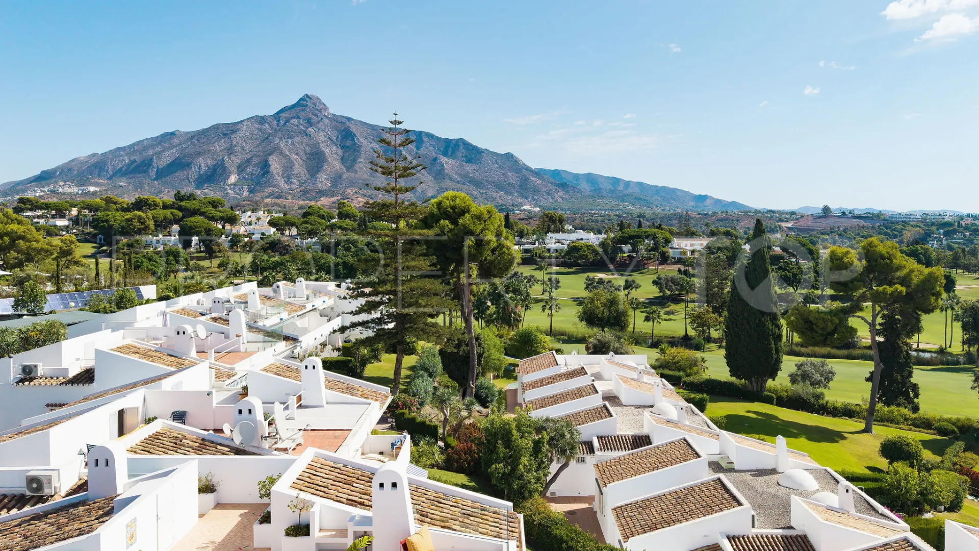 Se vende atico duplex con 2 dormitorios en Los Dragos