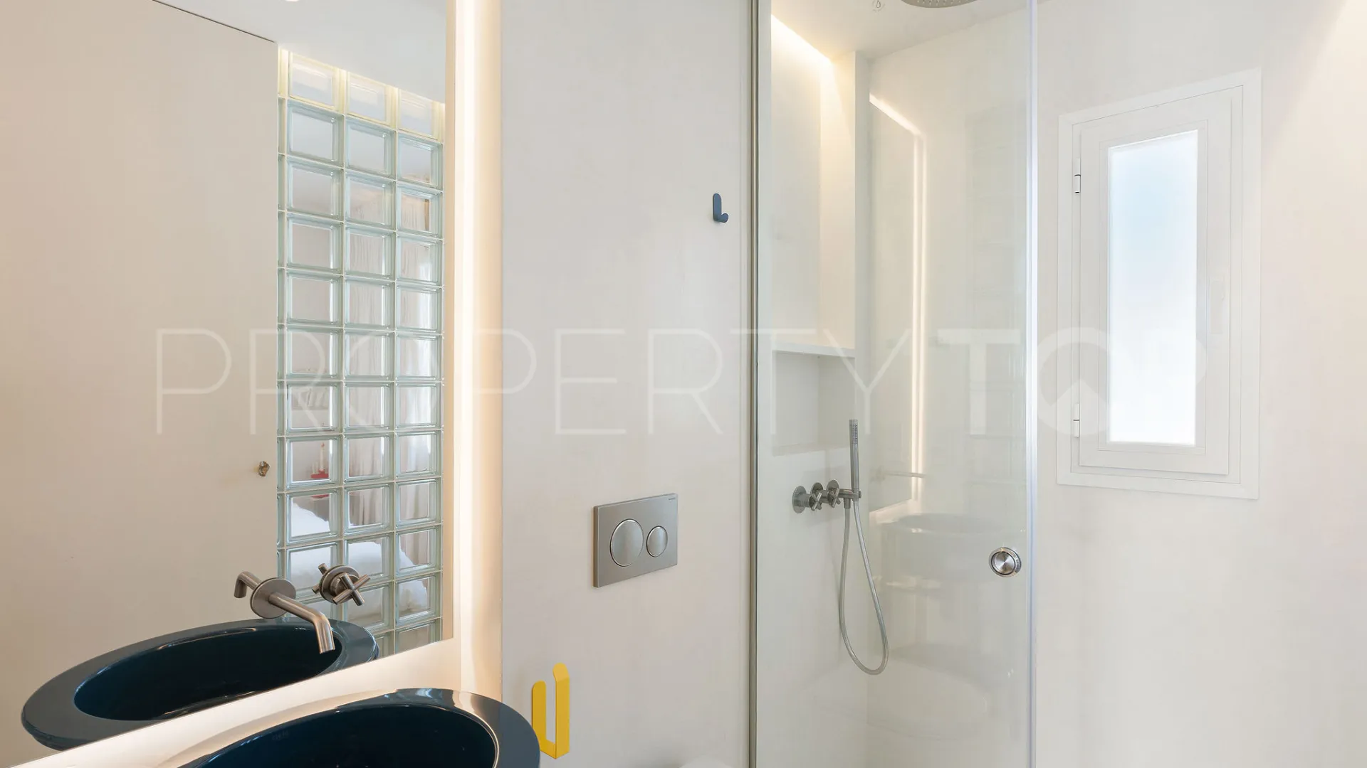 Se vende atico duplex con 2 dormitorios en Los Dragos