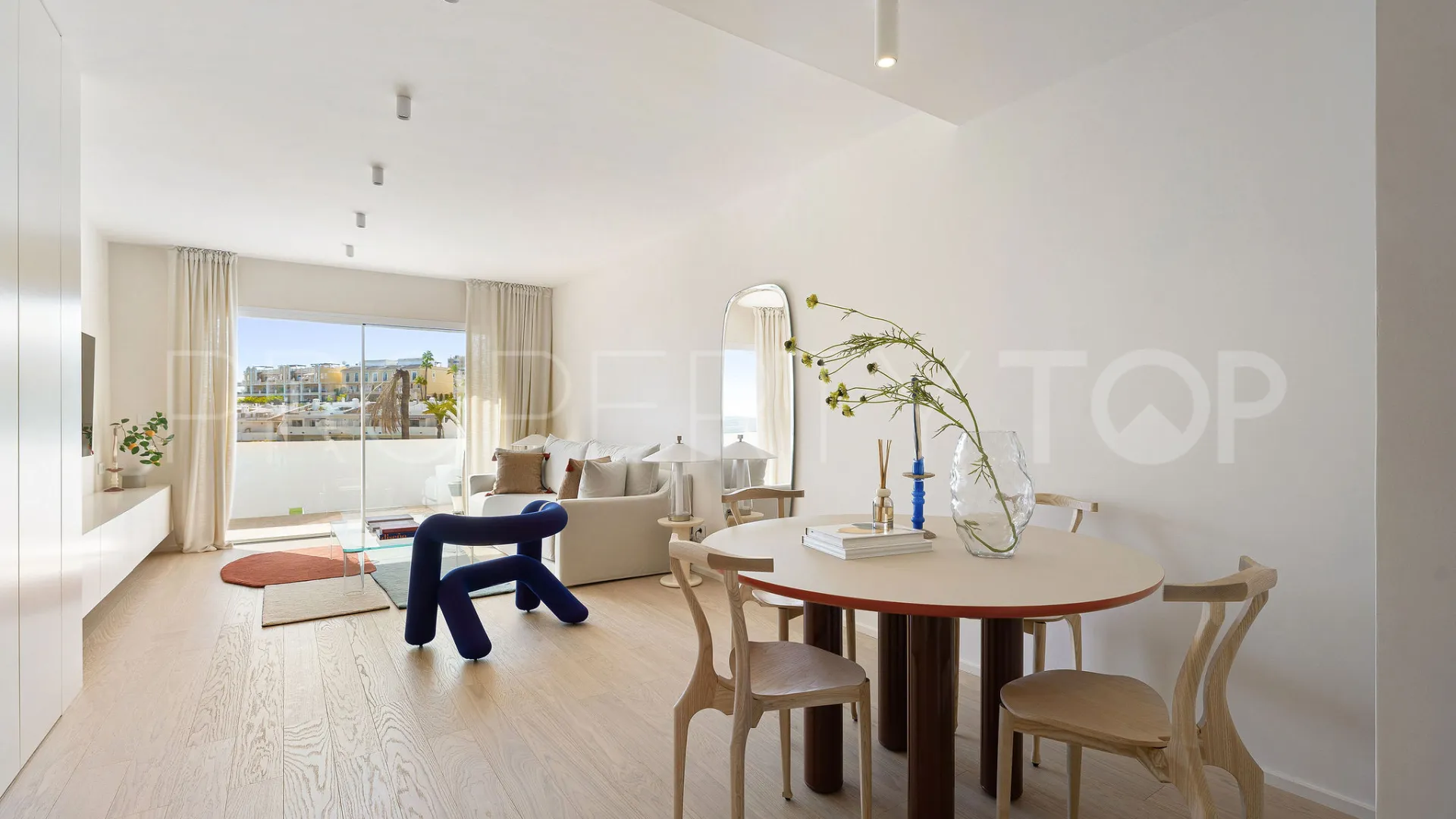 Se vende atico duplex con 2 dormitorios en Los Dragos