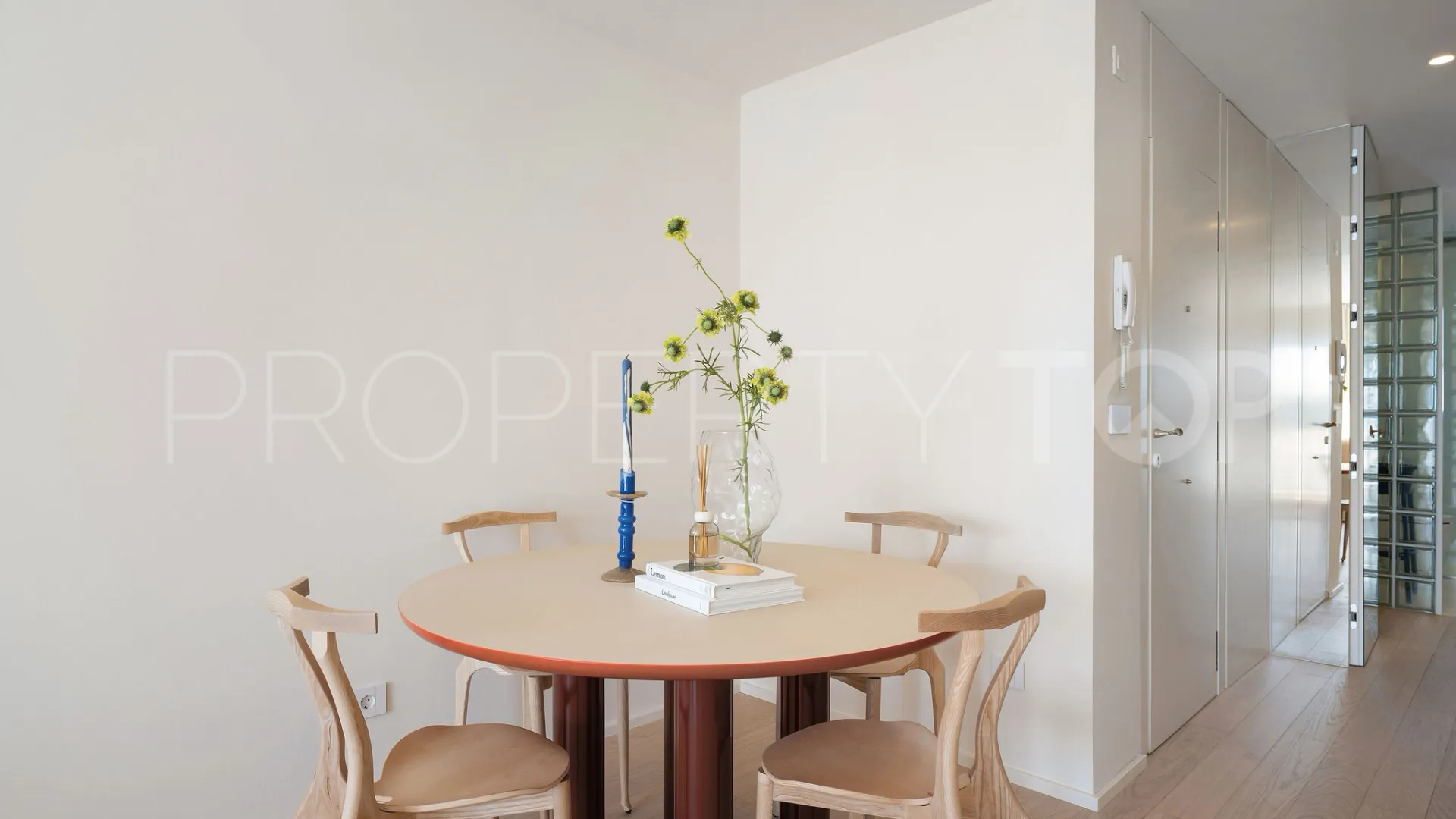 Se vende atico duplex con 2 dormitorios en Los Dragos