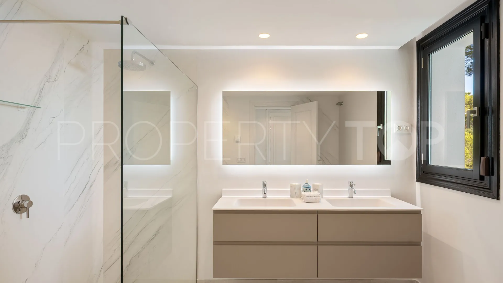 Villa en venta de 6 dormitorios en Marbella Hill Club