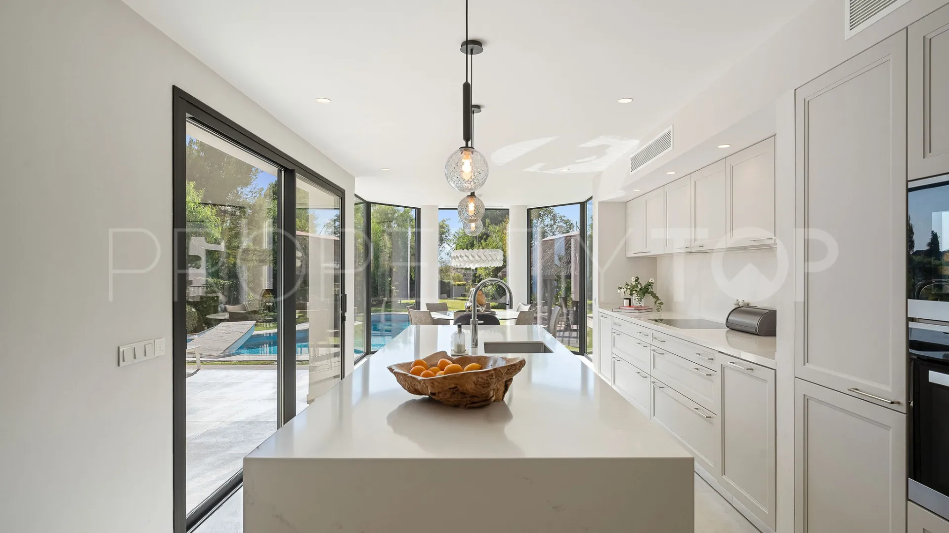 Villa en venta de 6 dormitorios en Marbella Hill Club