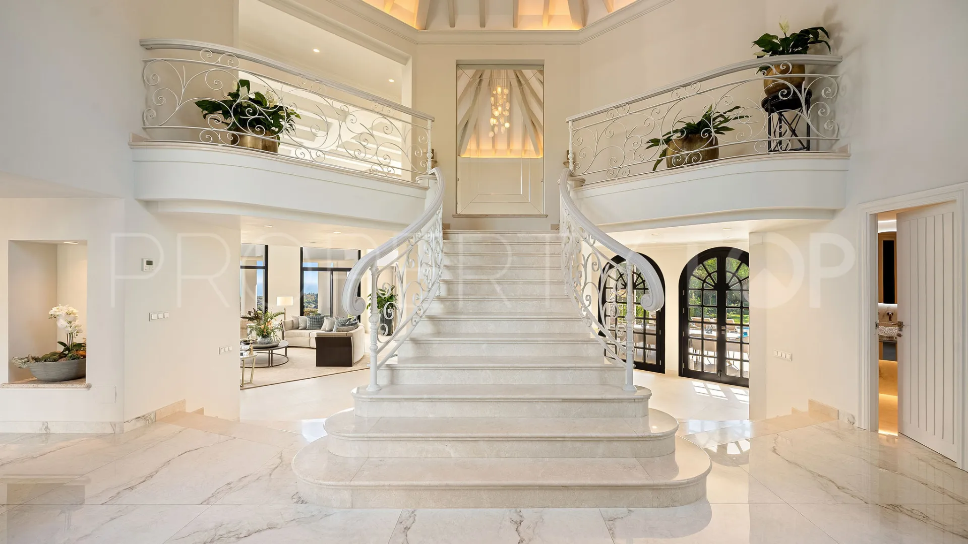 Villa en venta de 6 dormitorios en Marbella Hill Club