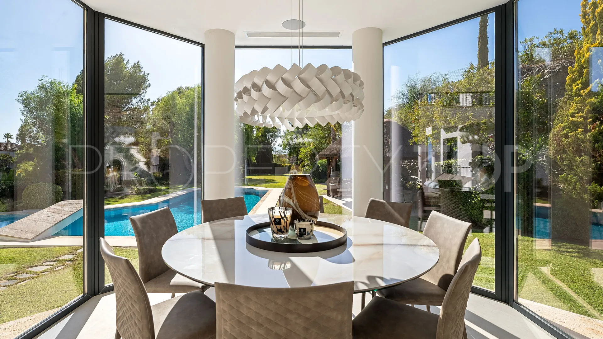 Villa en venta de 6 dormitorios en Marbella Hill Club