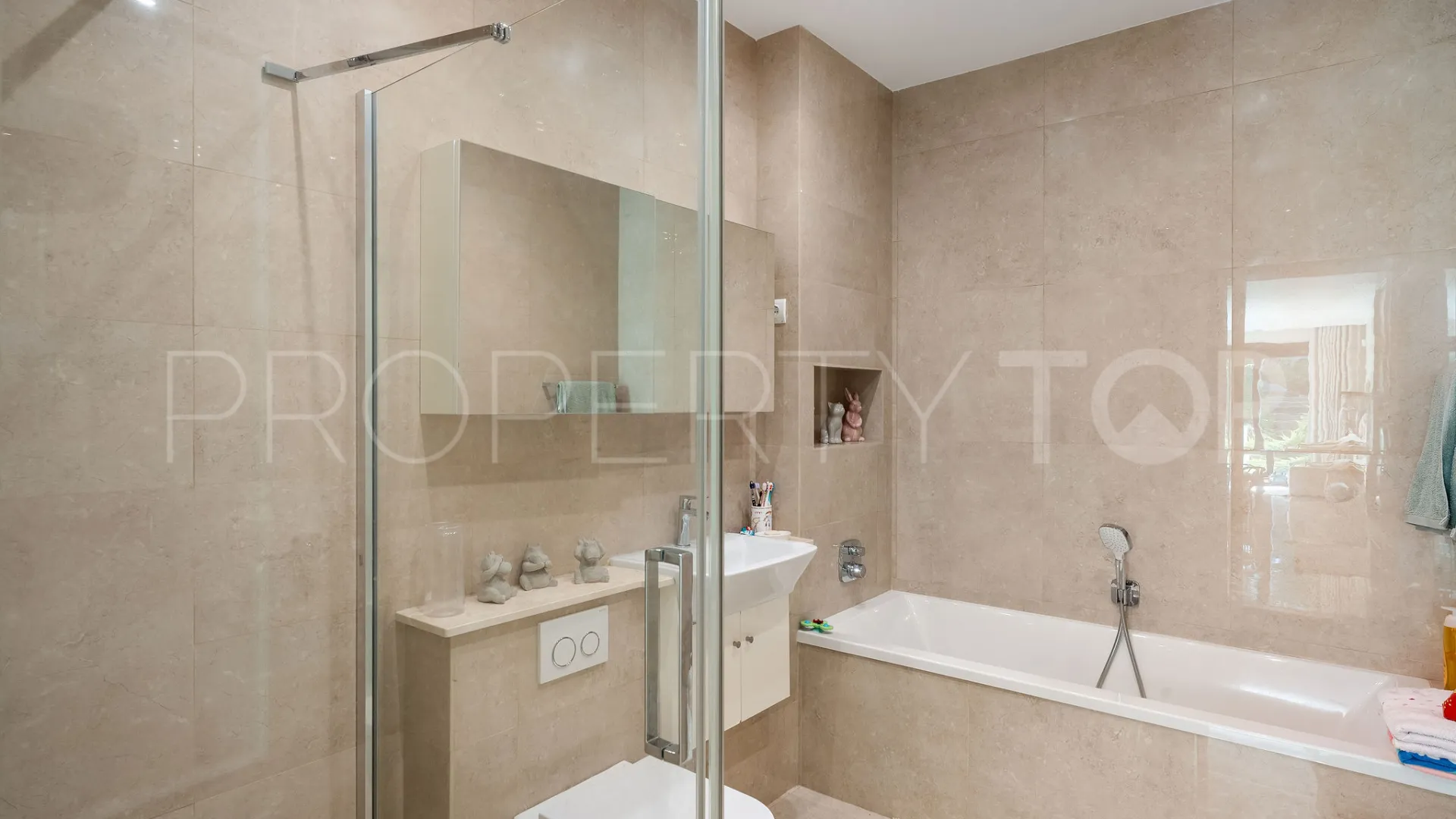Villa en venta de 6 dormitorios en Marbella Hill Club