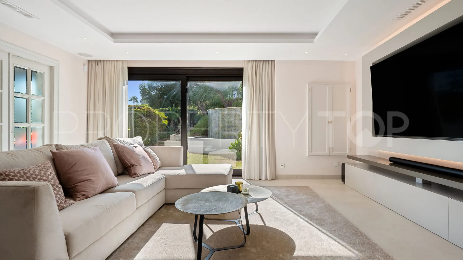 Villa en venta de 6 dormitorios en Marbella Hill Club