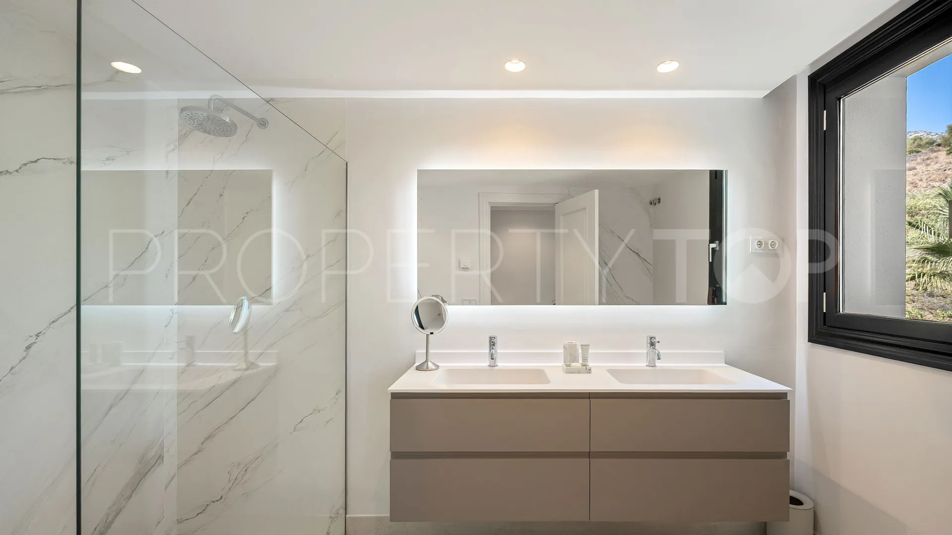 Villa en venta de 6 dormitorios en Marbella Hill Club