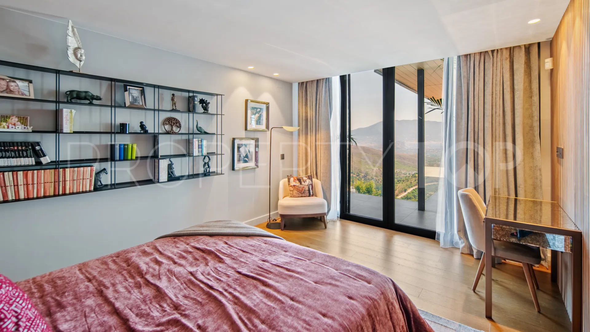 6 bedrooms villa in La Mairena for sale