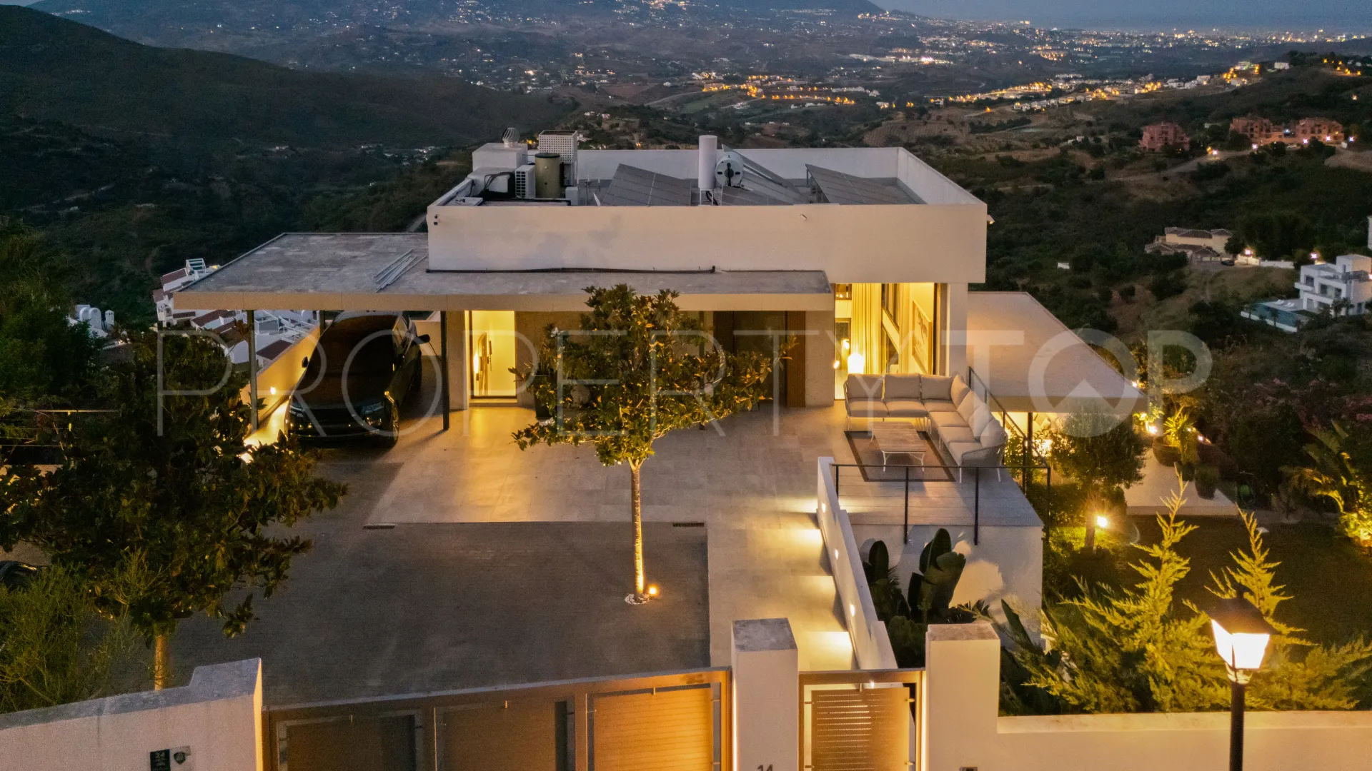 6 bedrooms villa in La Mairena for sale