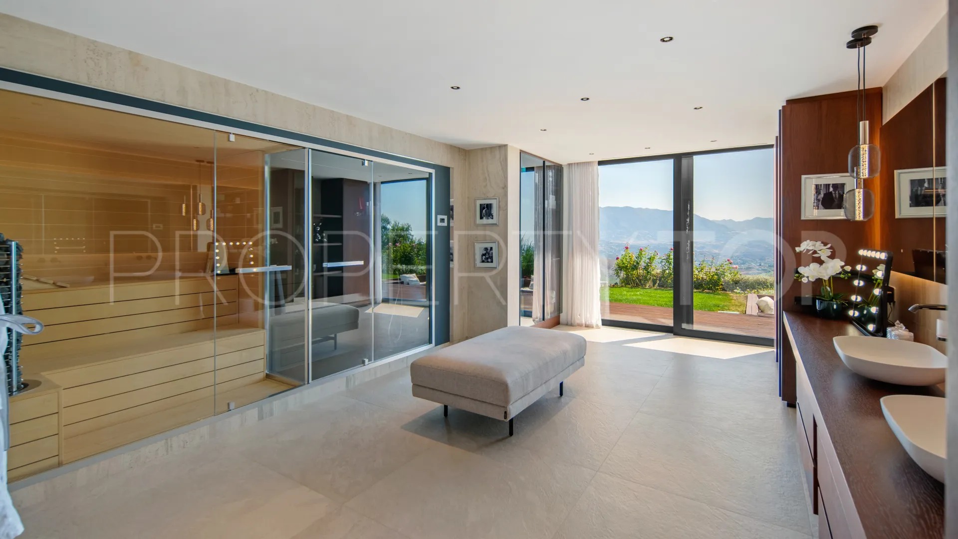 6 bedrooms villa in La Mairena for sale
