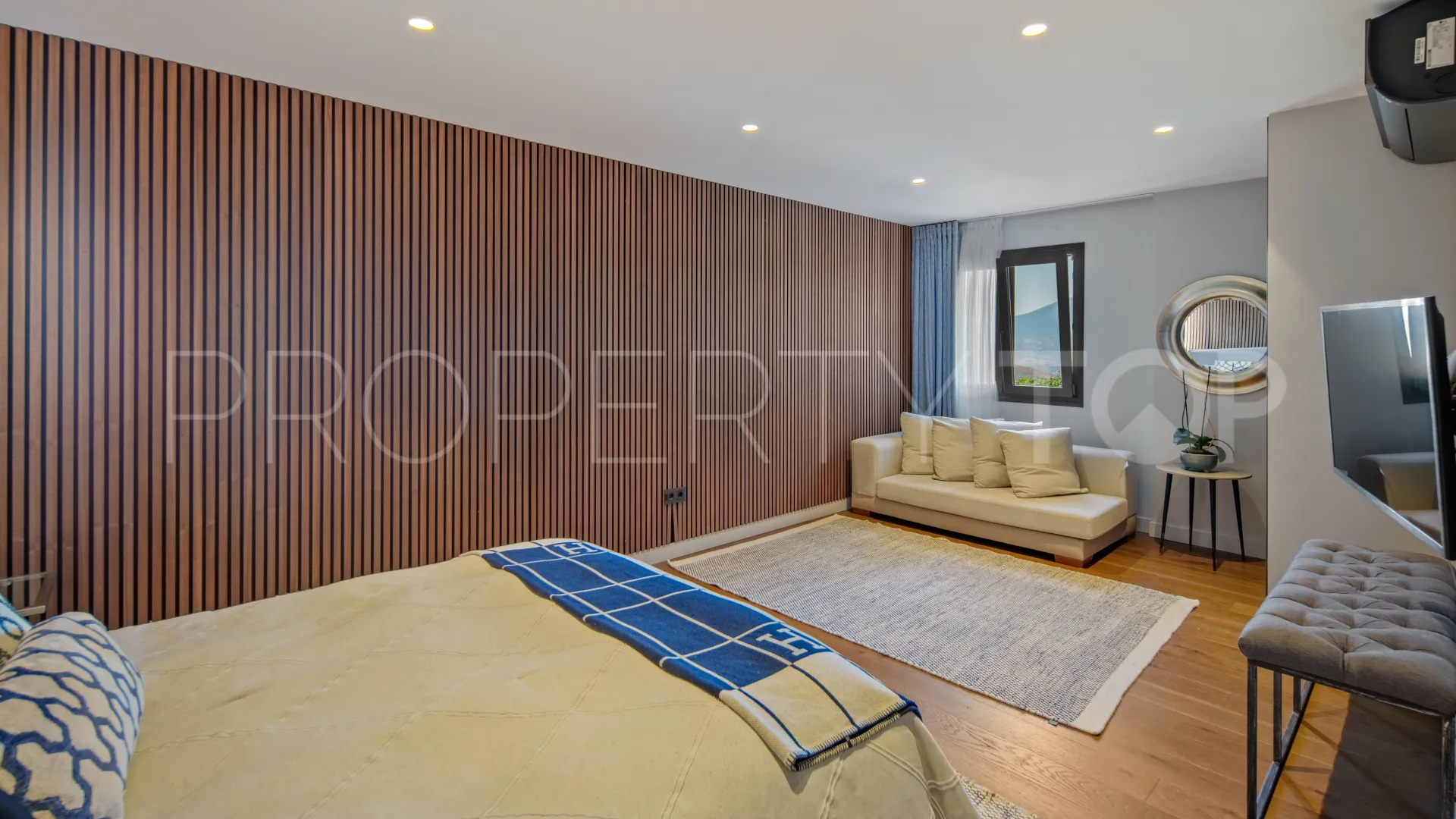 6 bedrooms villa in La Mairena for sale