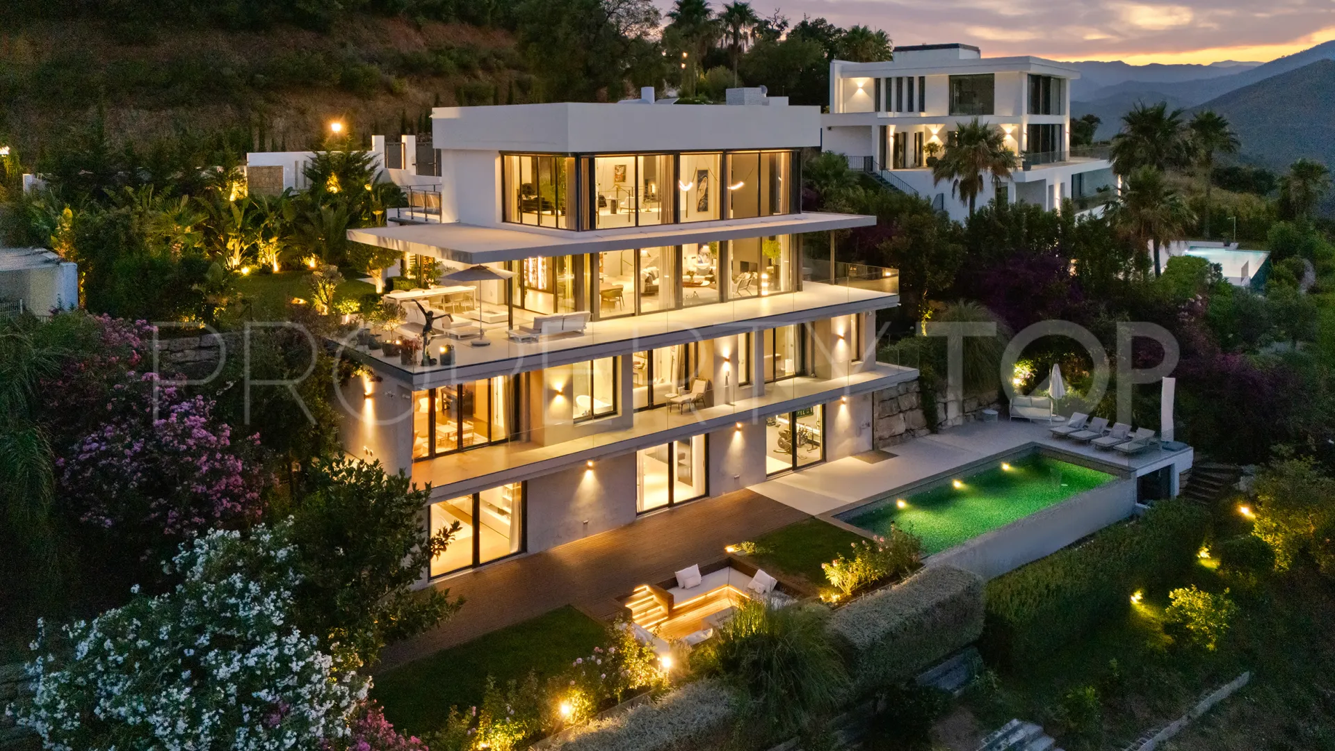 6 bedrooms villa in La Mairena for sale