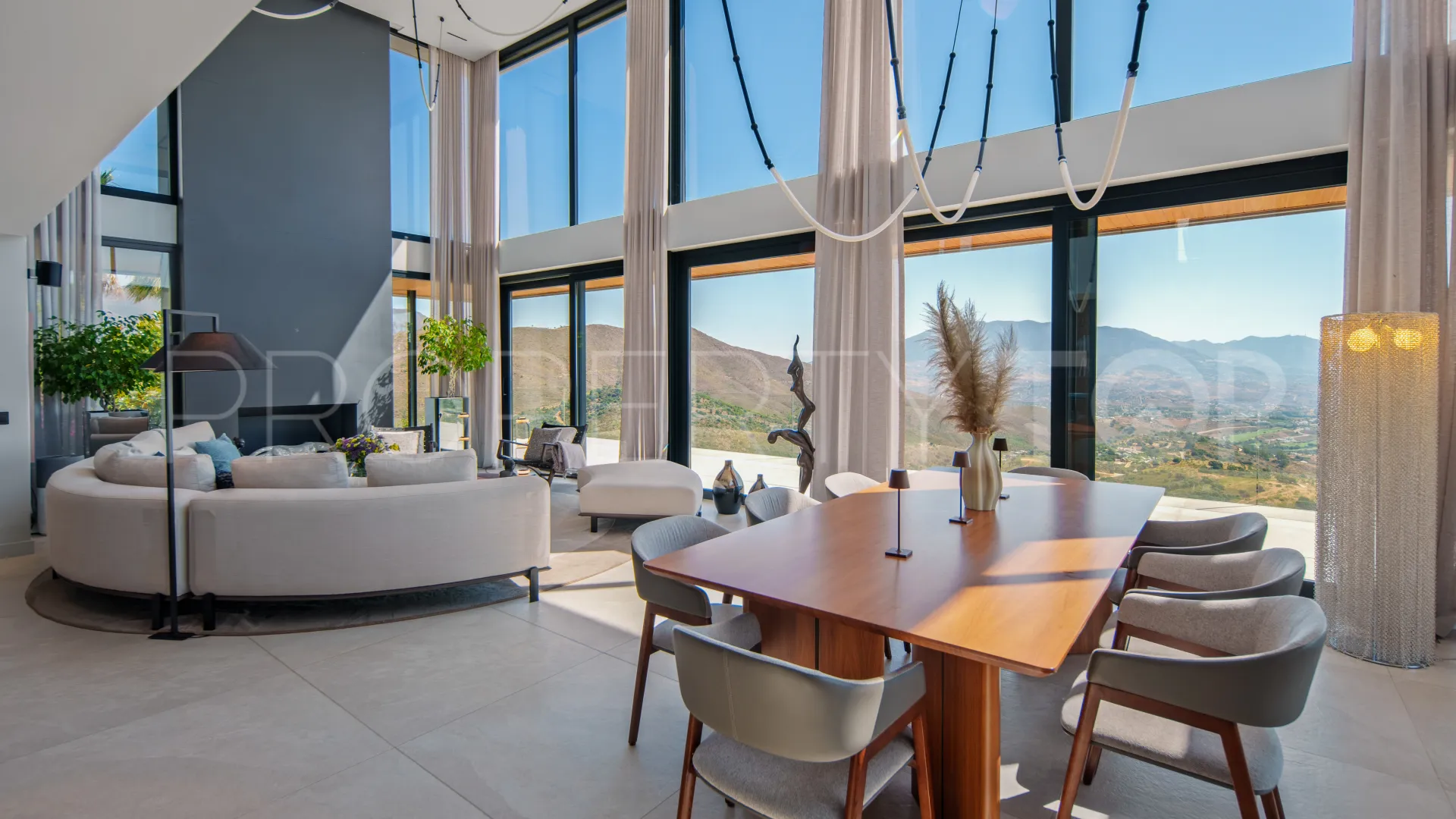 6 bedrooms villa in La Mairena for sale