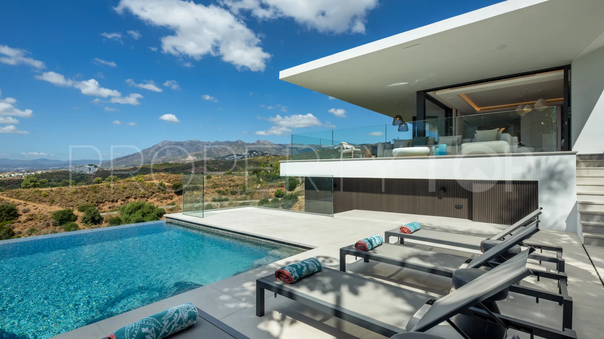 For sale 4 bedrooms villa in El Rosario