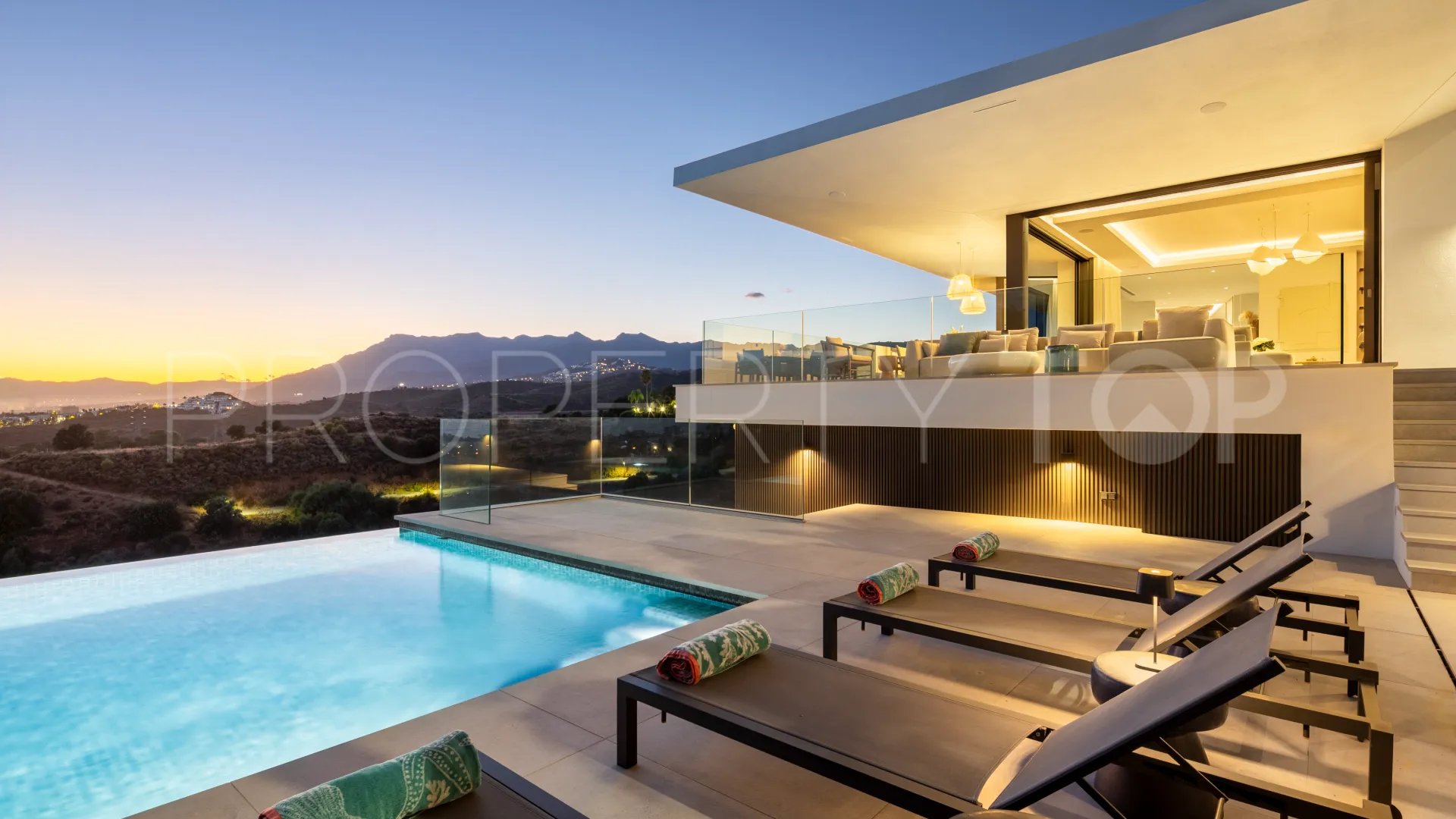 For sale 4 bedrooms villa in El Rosario