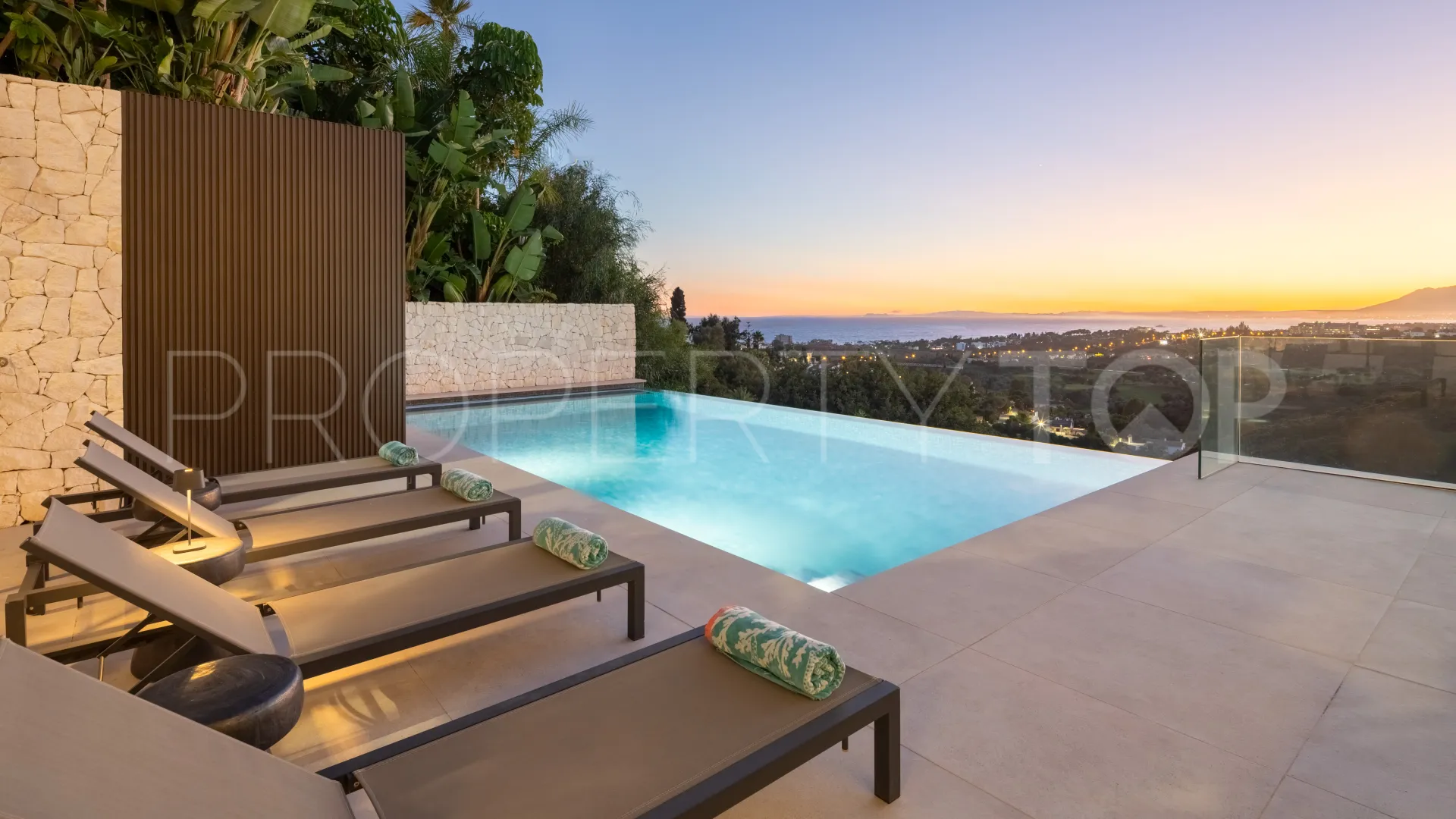 For sale 4 bedrooms villa in El Rosario
