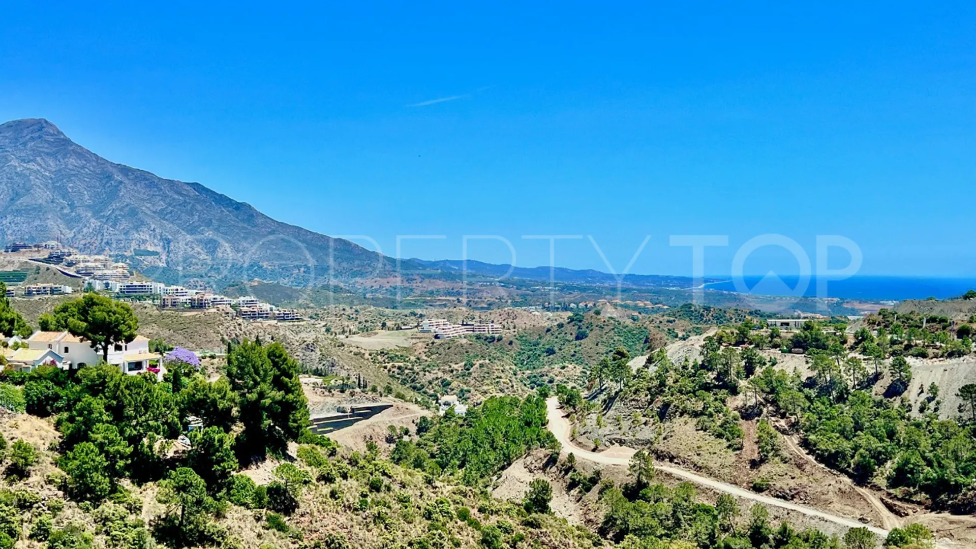 6 bedrooms plot for sale in El Madroñal