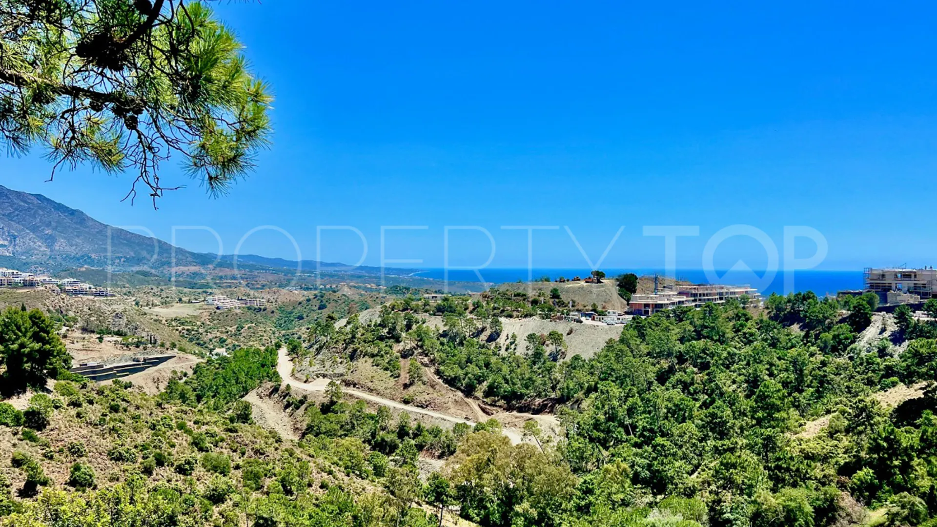 6 bedrooms plot for sale in El Madroñal