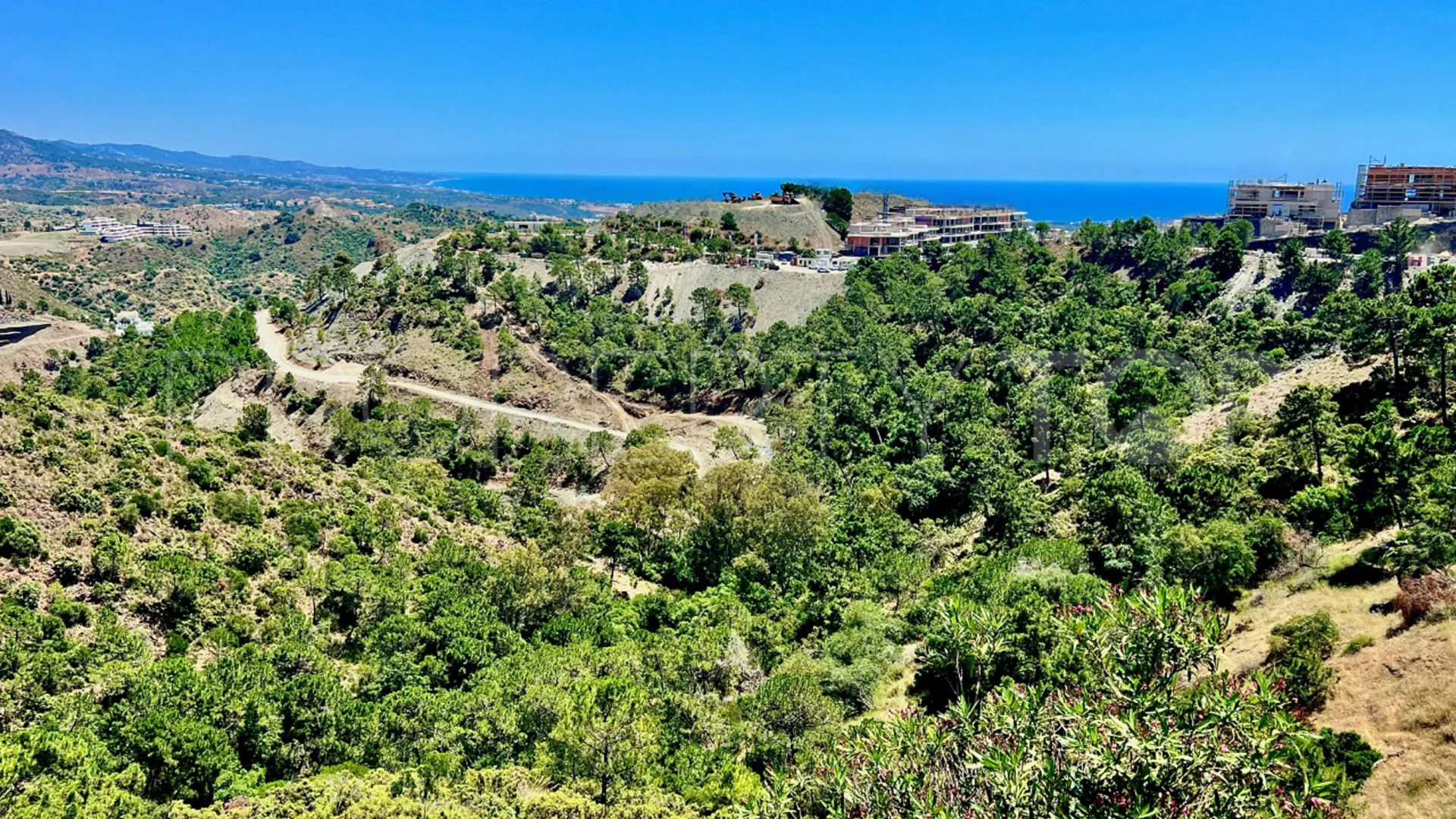 6 bedrooms plot for sale in El Madroñal