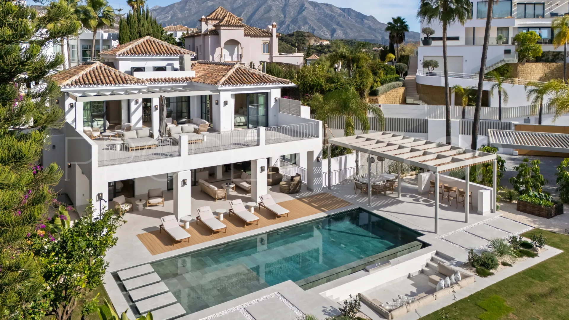 Se vende villa de 5 dormitorios en La Quinta